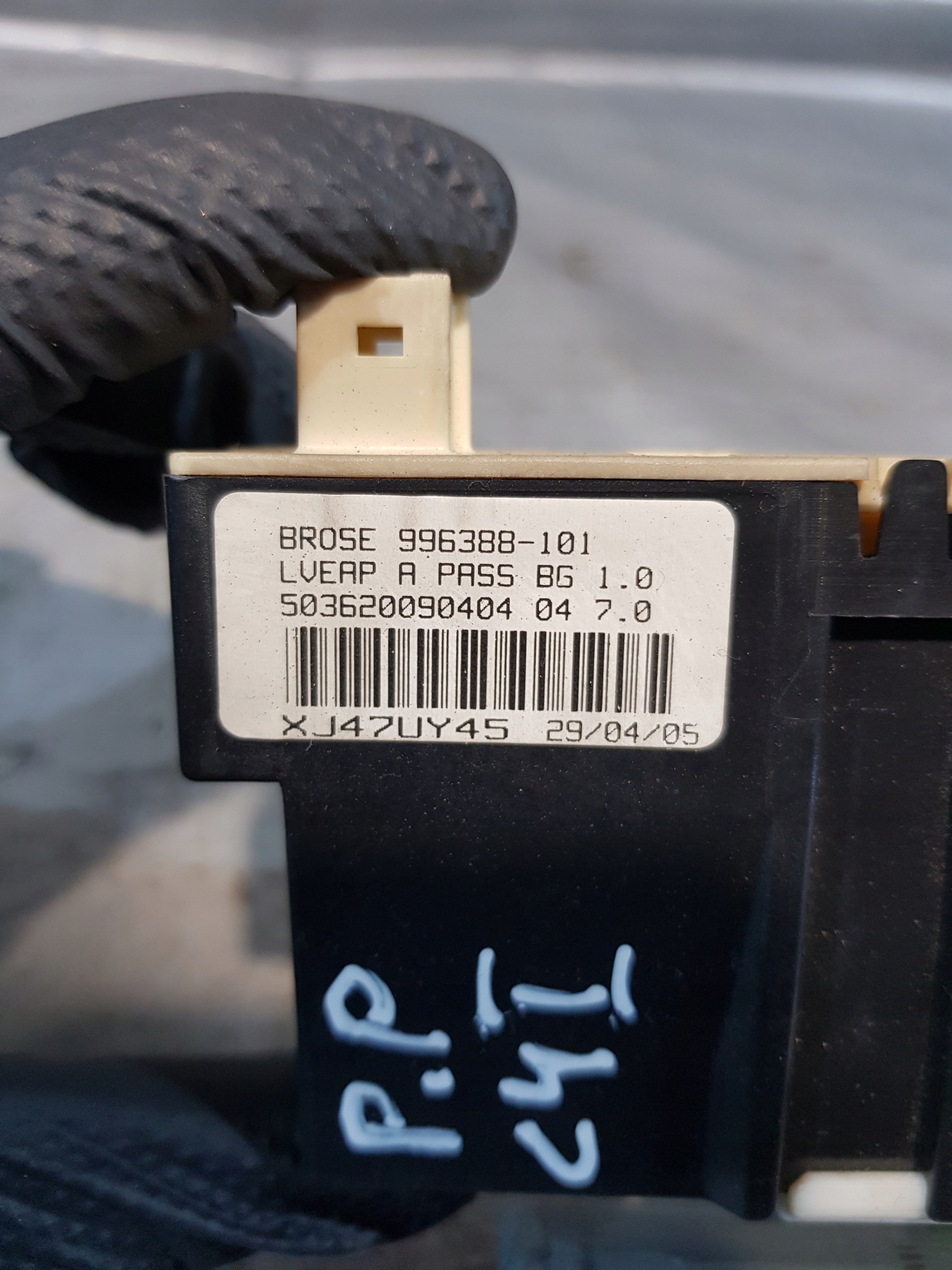 mini motor windows right front Citroen C4 and OE 996388101