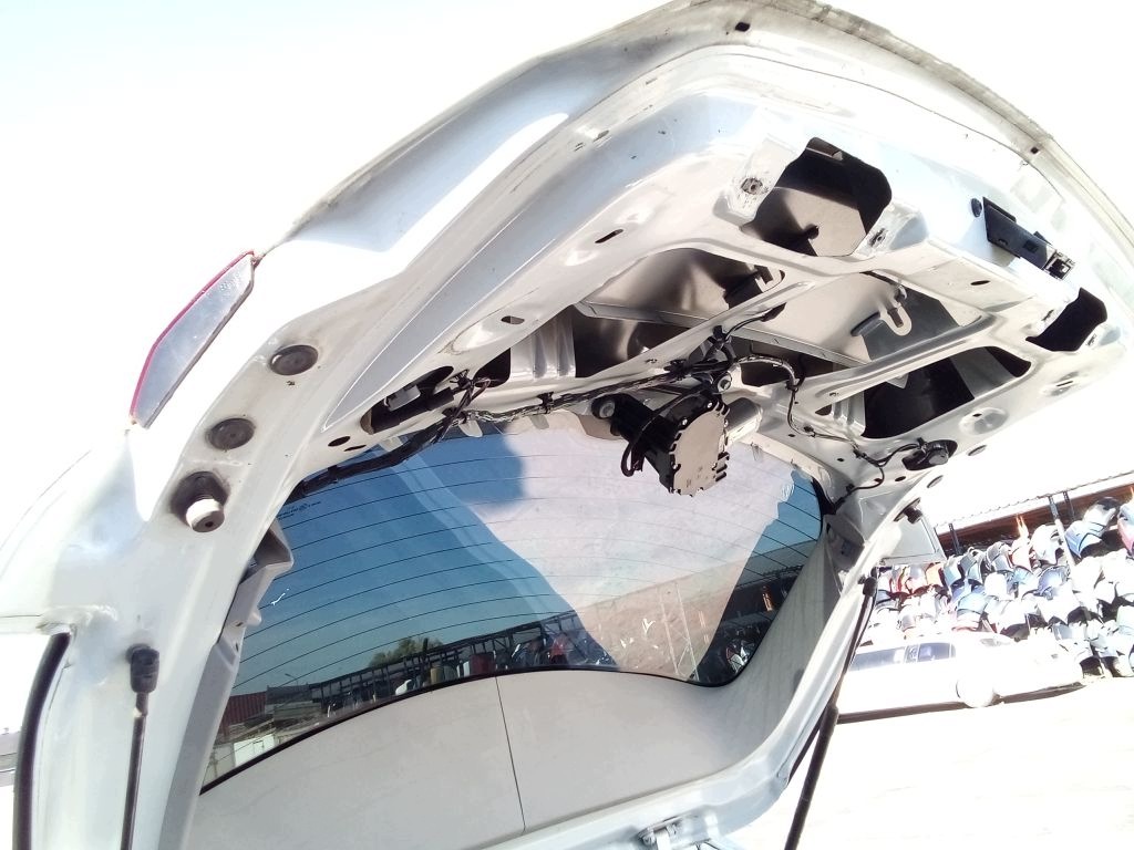 Opel Astra J 4 IV kombi boot door rear