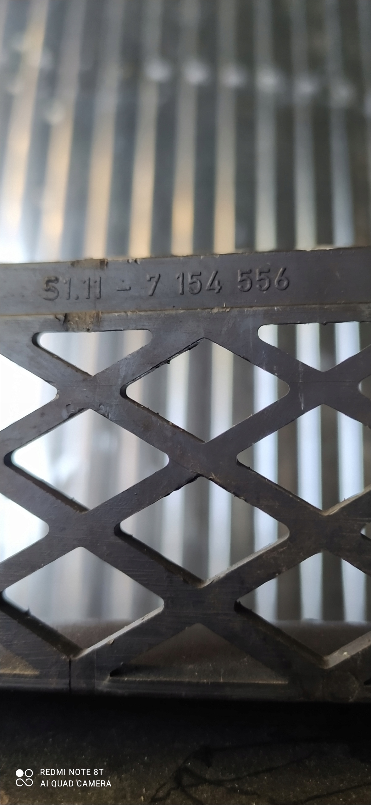 BMW 7154556 Grill Lüftungsgitter der Stoßstange mitte E91