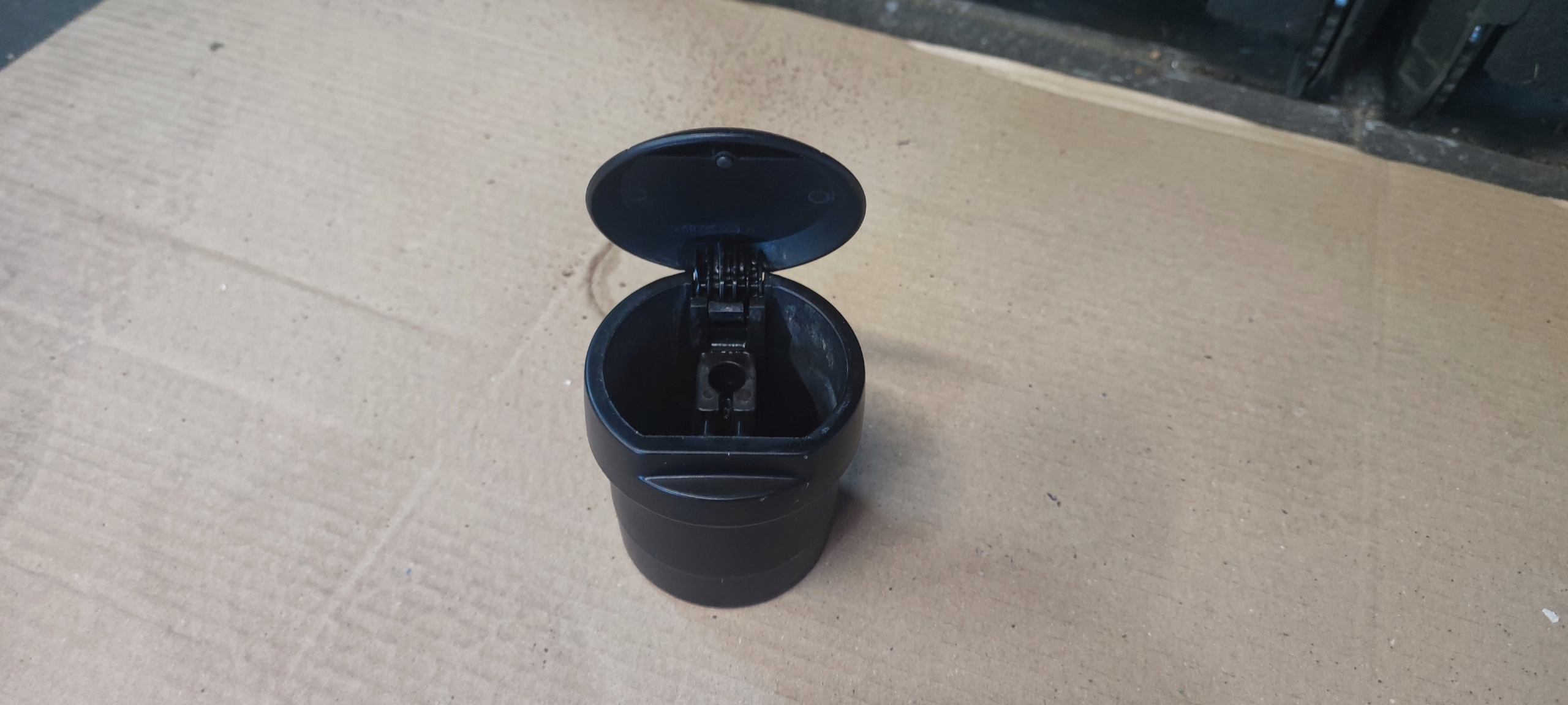 VW FOX ashtray passenger compartment  KUBEK