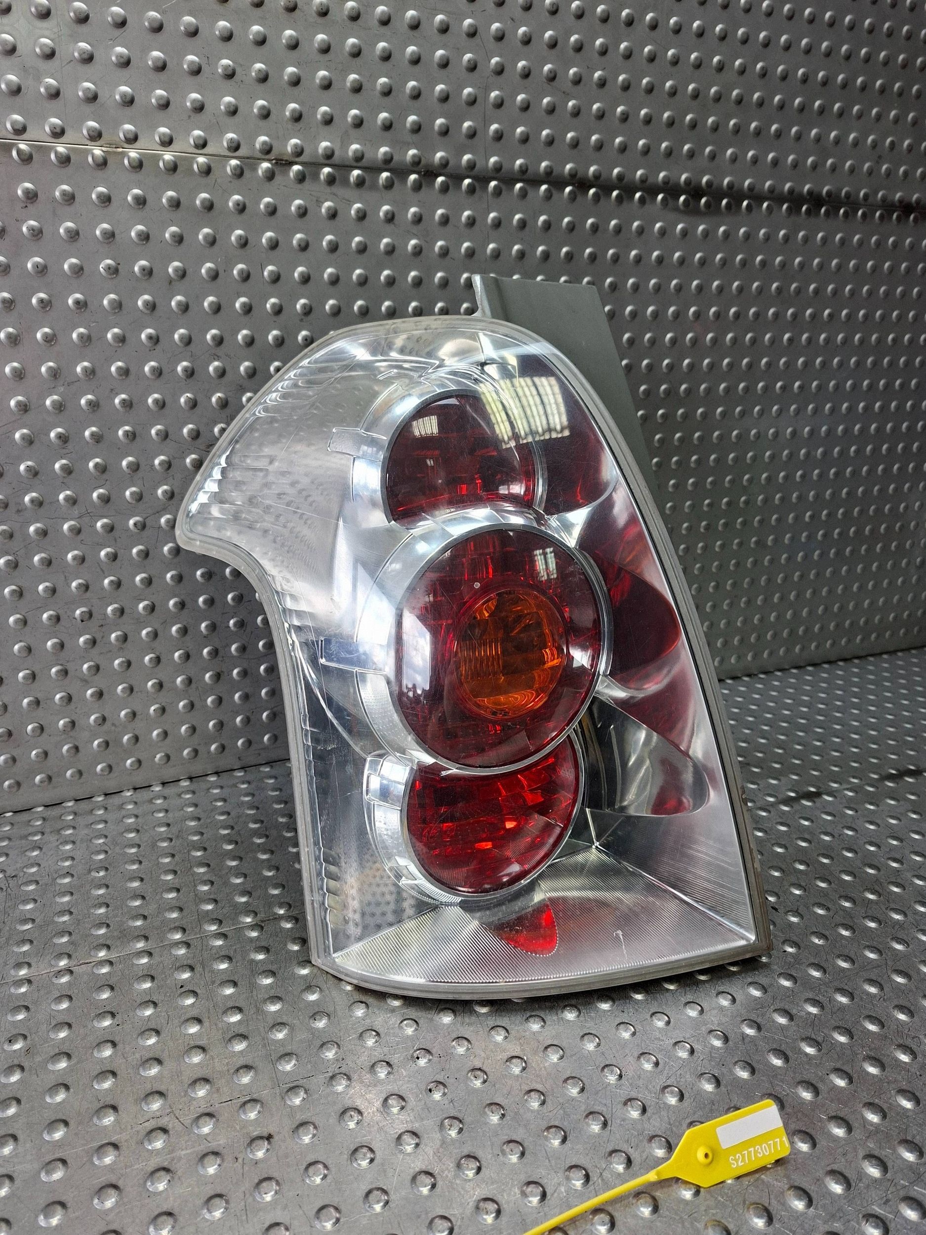 light rear part left TOYOTA COROLLA VERSO 04-08 EU