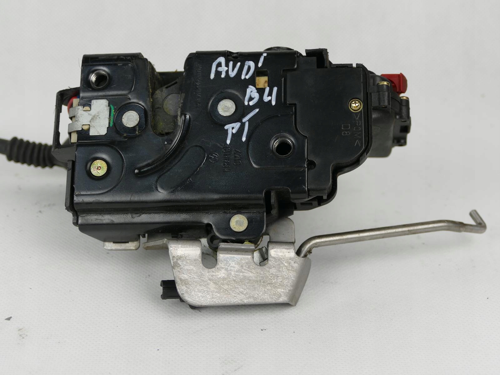AUDI 80 B4 sedan lock door right rear part