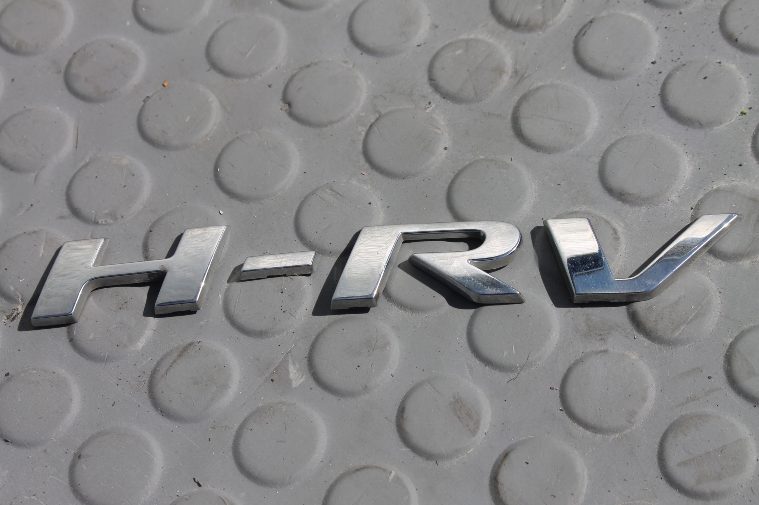 ZNACZEK EMBLEMAT NAPIS KLAPY BAGAŻNIKA TYŁ HONDA HR-V II 15-21