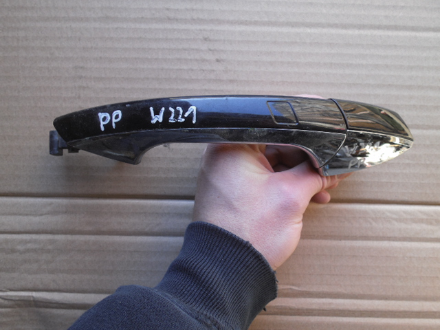 2217600570 - Ручка зовнішніх дверей права передня MERCEDES W221