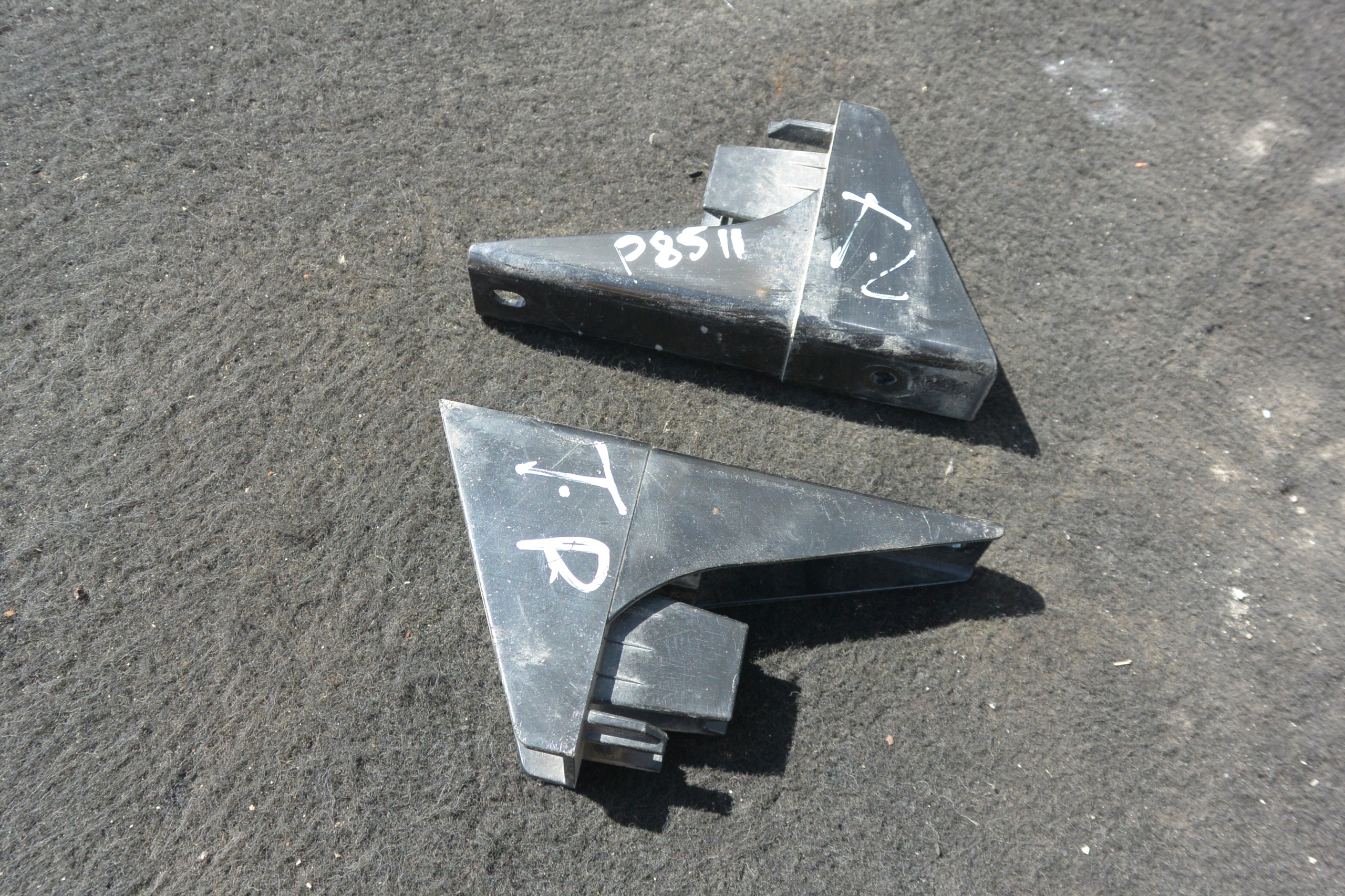 TESLA MODEL S 12- holder console left right rear part KPL