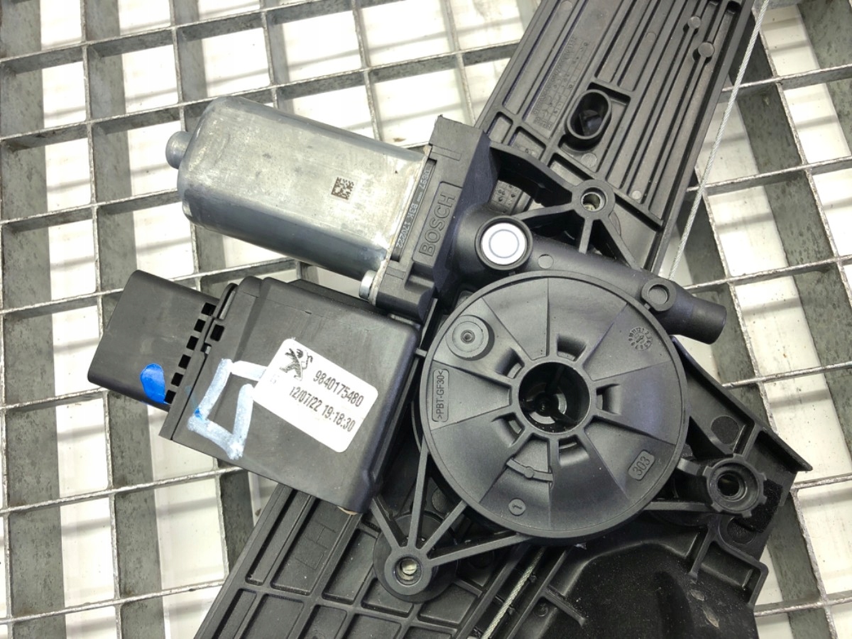 PODNOŚNIK SZYBY LEWY TYŁ TOYOTA PROACE 9837832380 Van (minibus) Producent części OEM