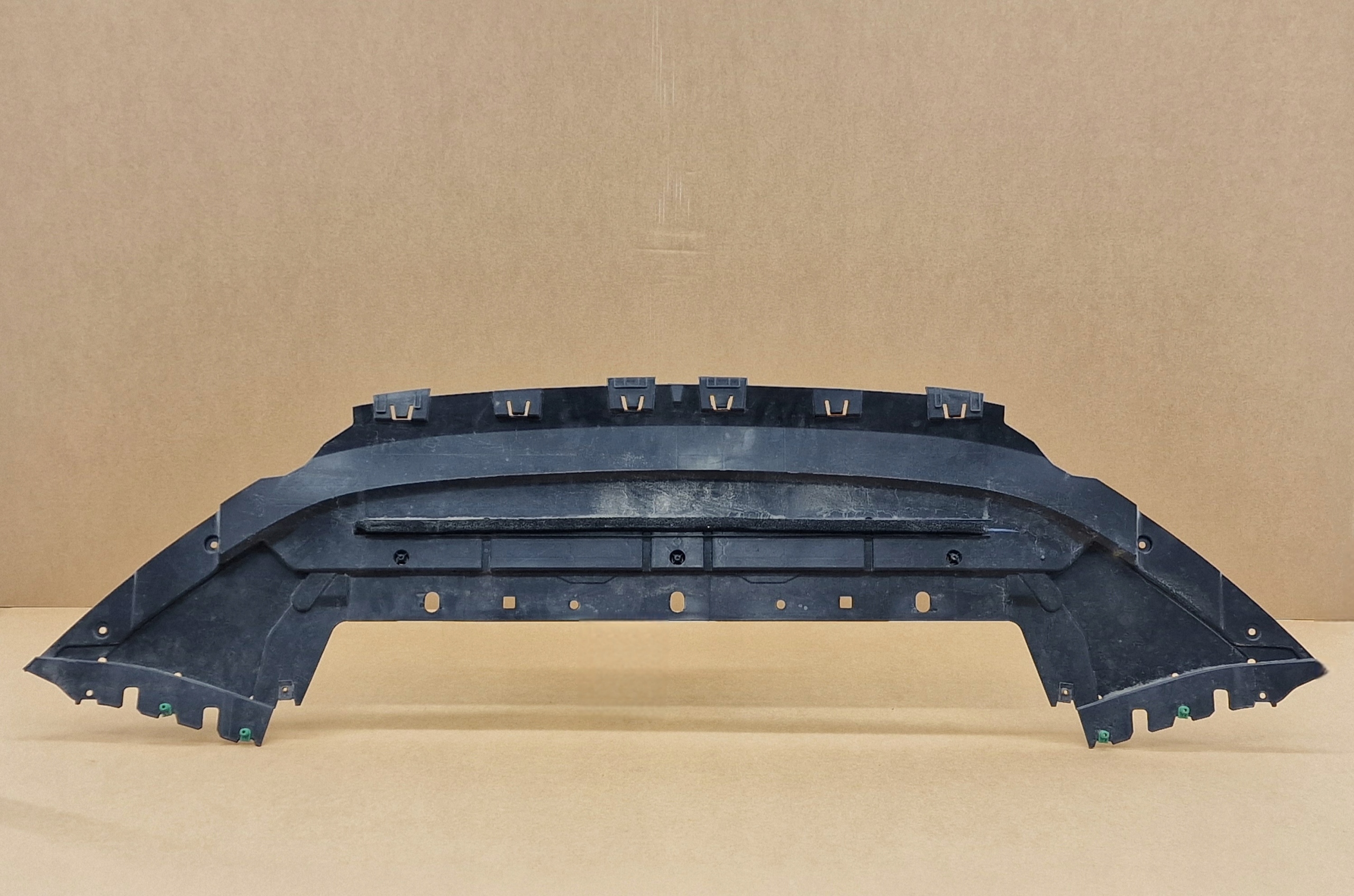Blende Abdeckung abdeckung unter Stoßstange LYNK & CO 01