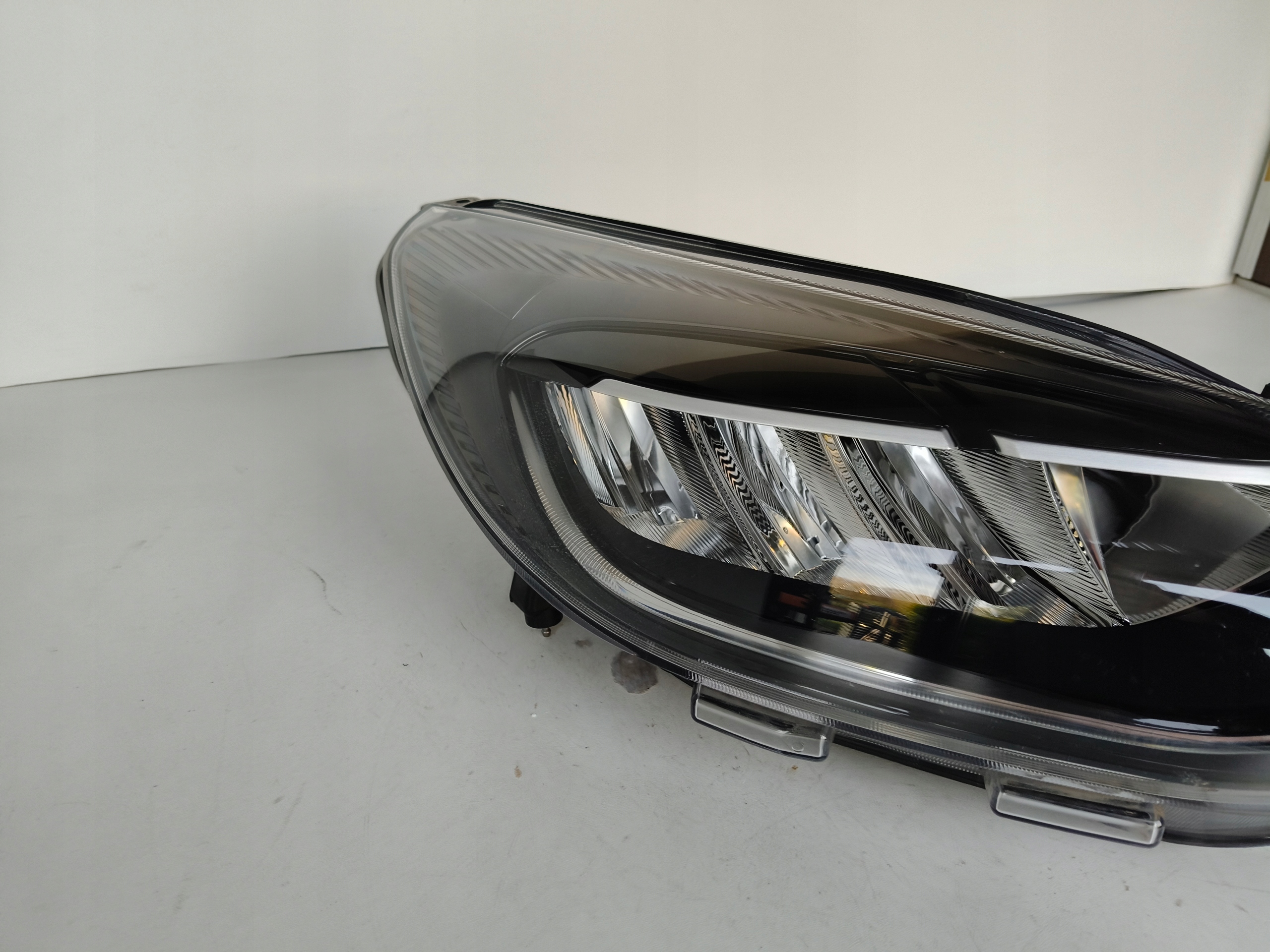 light right REFLEKTOR FORD FIESTA MK8 21- LIFT FULL LED