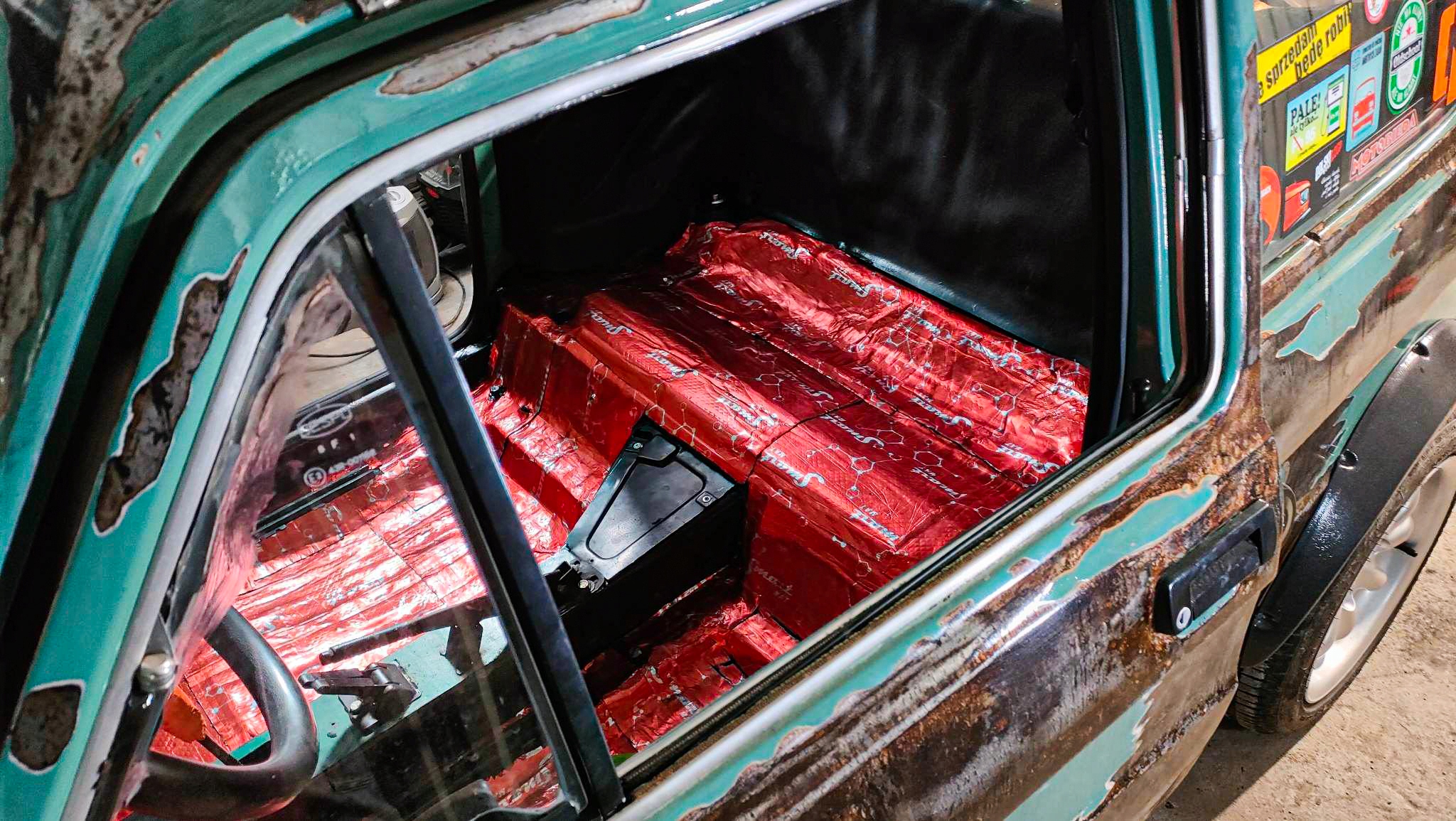 MATA WYGŁUSZAJĄCA 2mm BUTYLOWA alubutyl 400x50 2m2 Typ samochodu 4x4/SUV