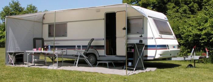 Daszek do przyczepy ze ścianką 940-980cm EuroTrail