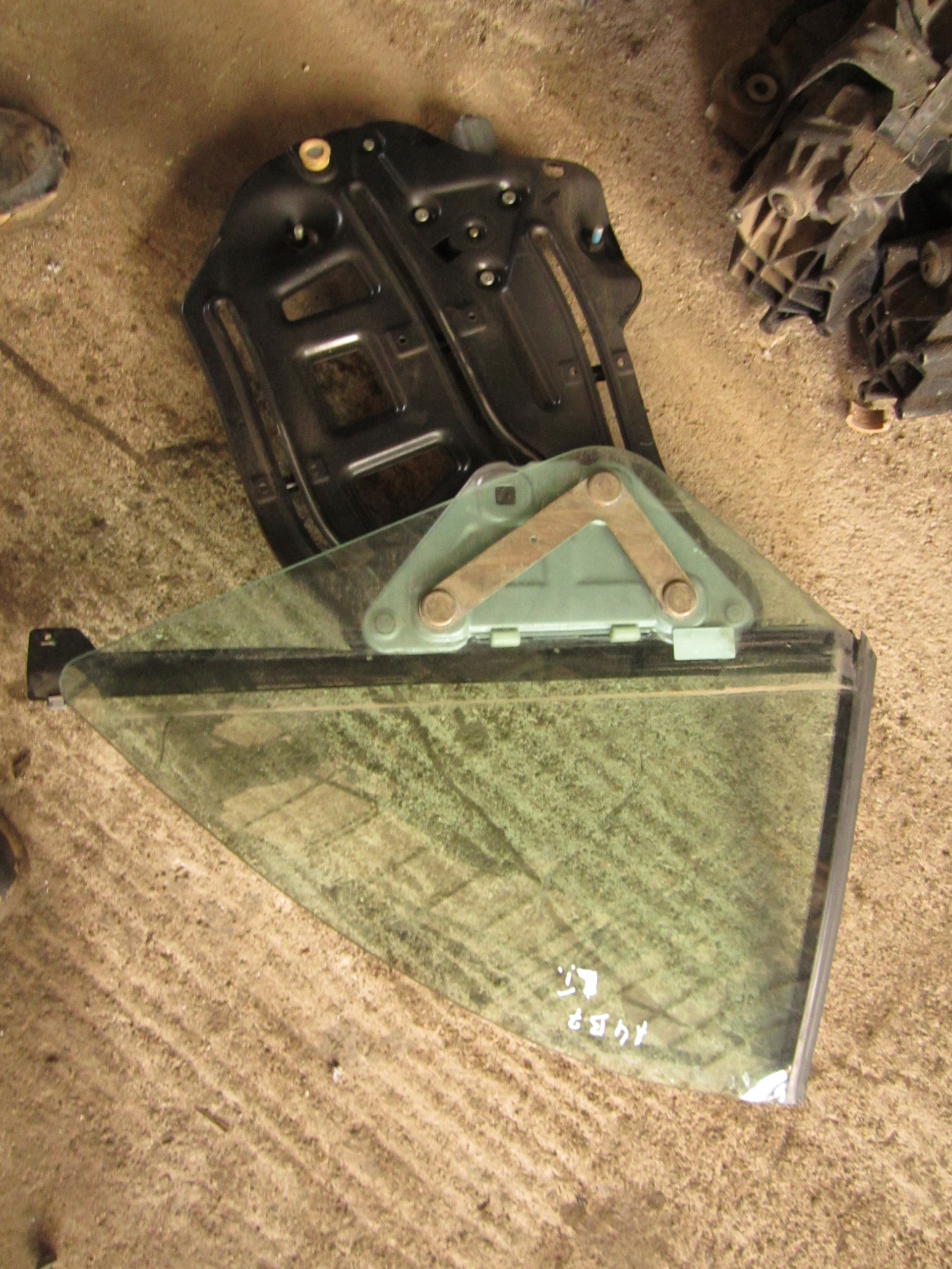 Склопідйомник лівий задній 8h0959801a A4 B6 кабріолет