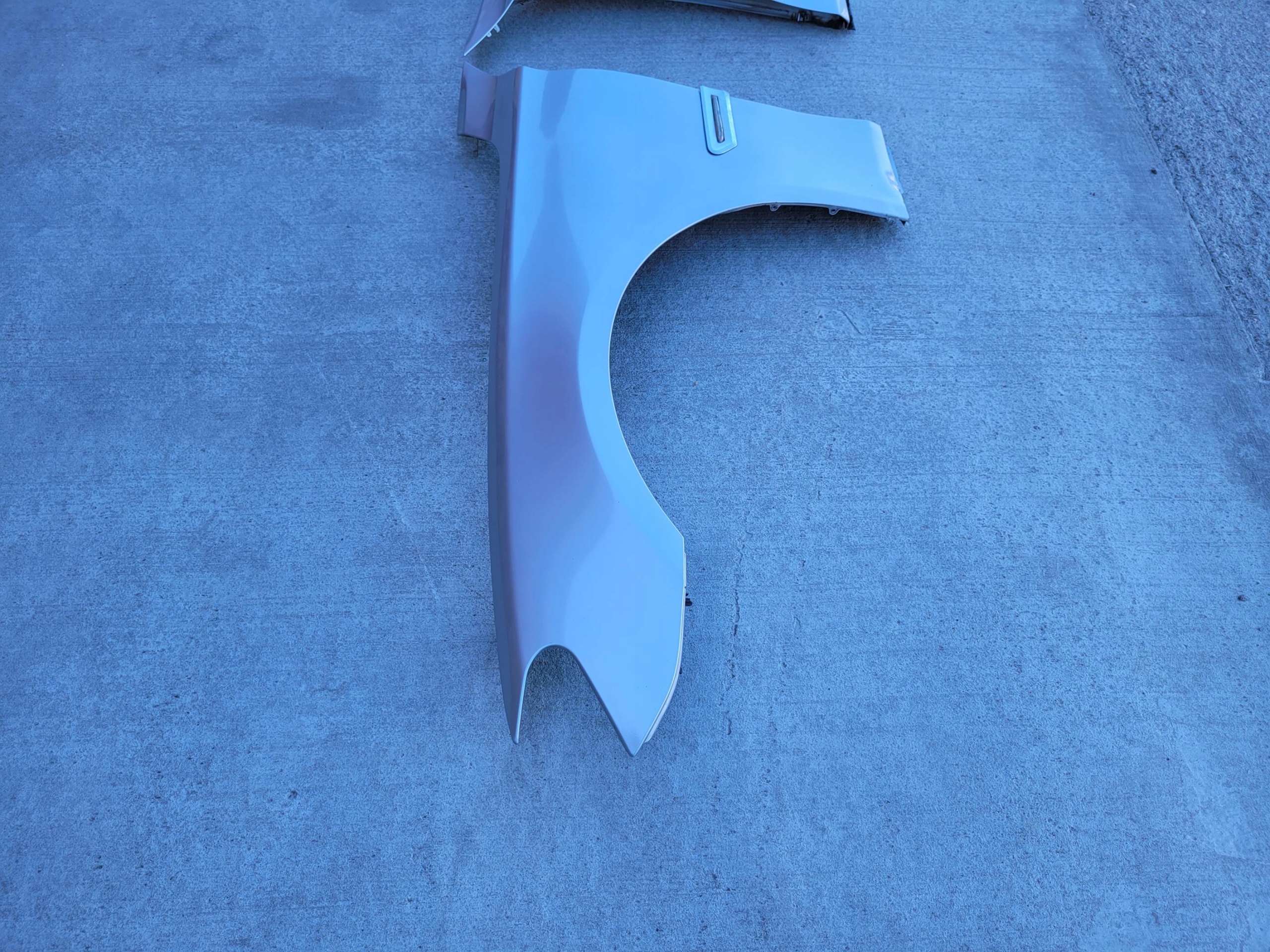 fender left front front BMW 7 F01 F02 354