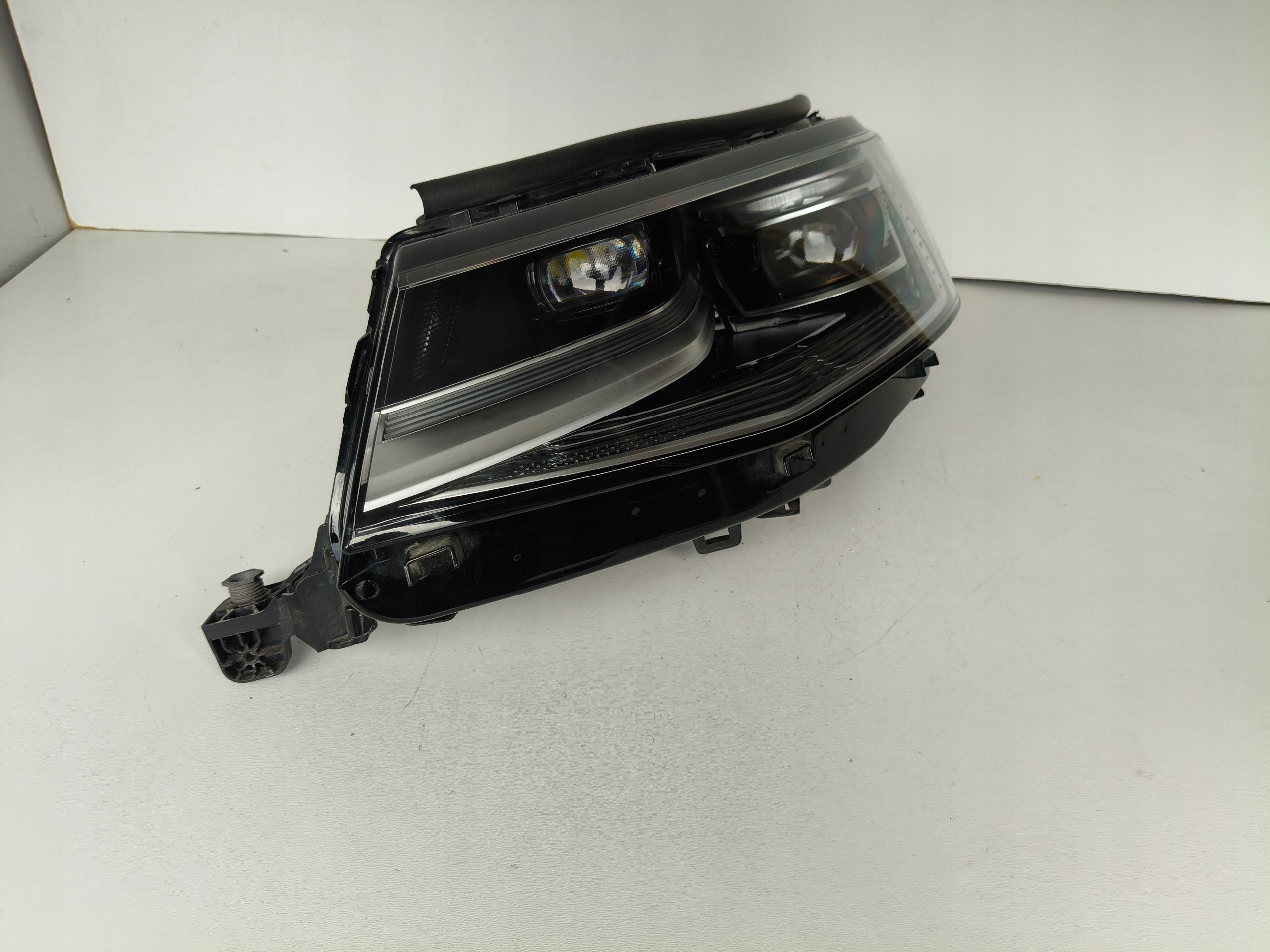 light left REFLEKTOR VW T7 7T 7T0 21- FULL LED IQ LIGHT