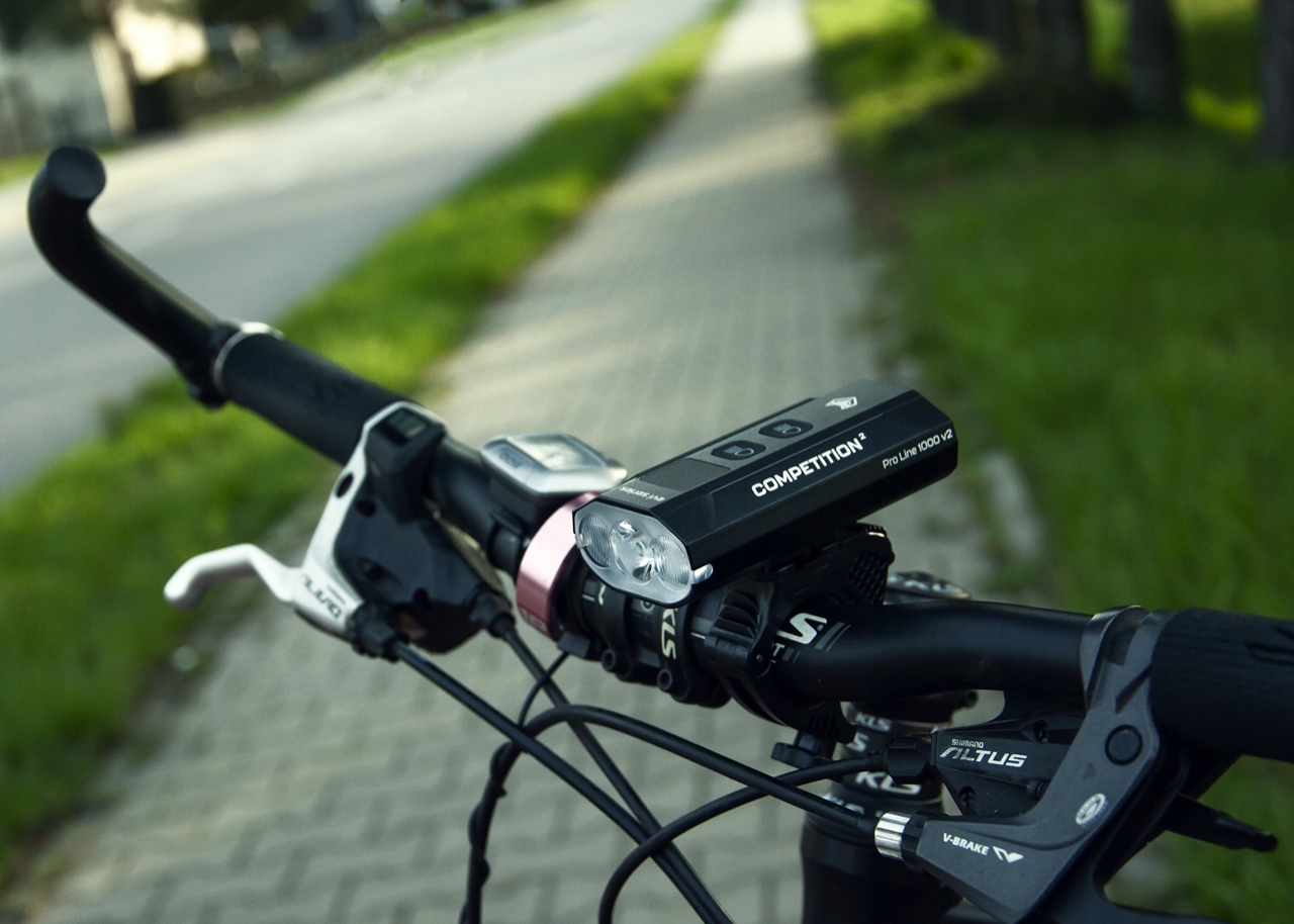 Lampka rowerowa światło PRZÓD Pro Line 1000 v2 na kierownice 5200 POWERBANK Czas pracy 24 h