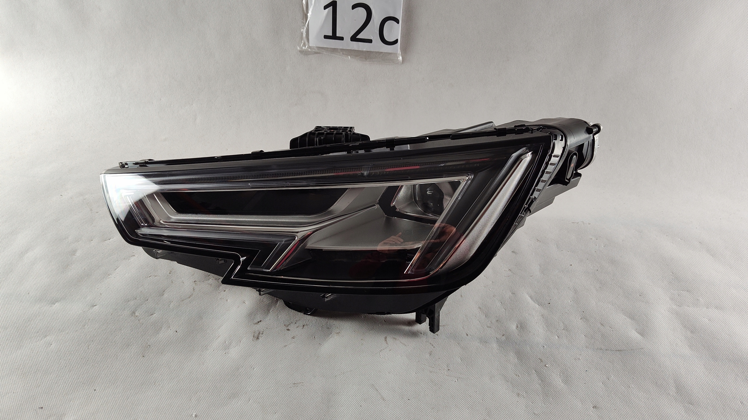 Audi A4 B9 15- Фара левая full led 8W0941033 европа