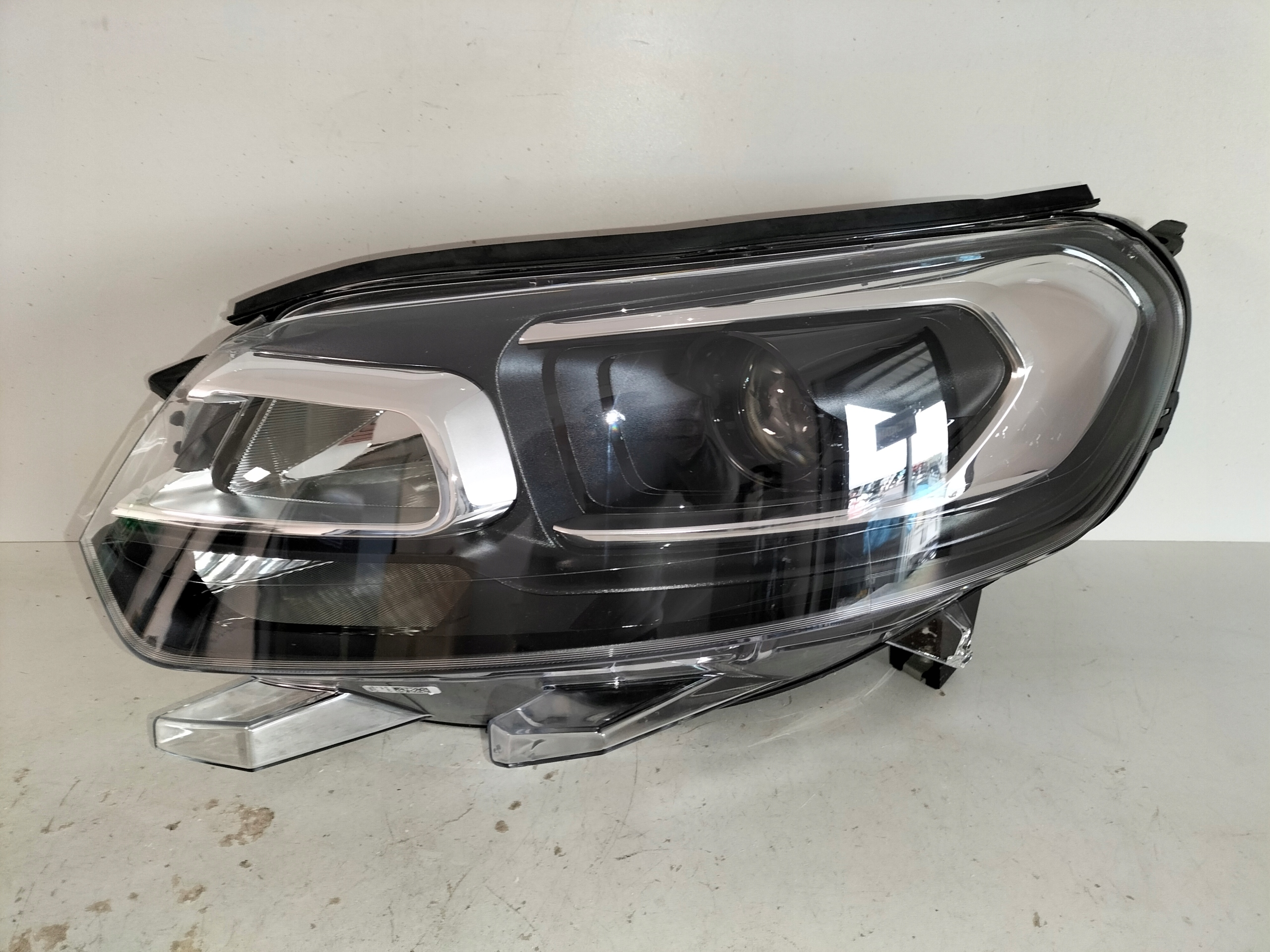 light front reflektor left CITROEN JUMPY III 16- SAPCETOURER XENON