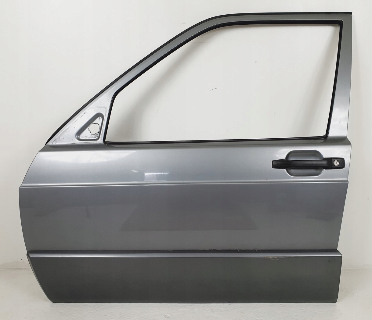 DRZWI LEWY PRZÓD 122 MERCEDES W201