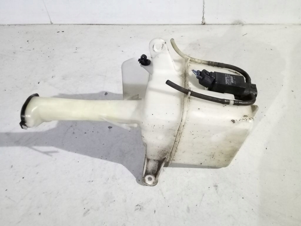 Toyota Corolla E12 kombi tank washers