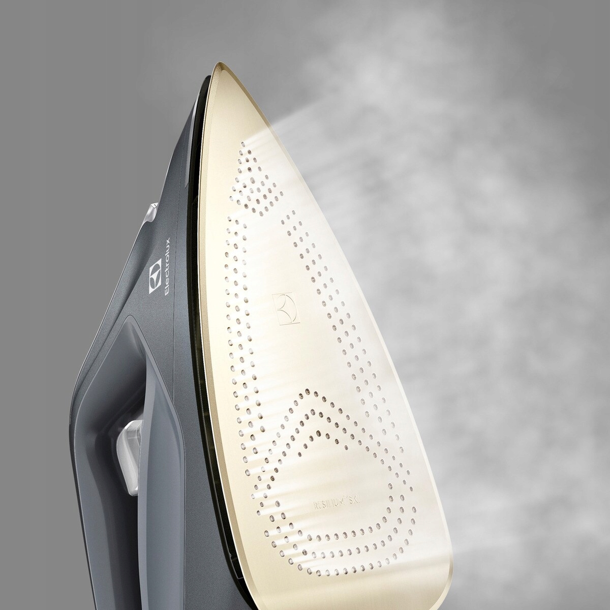 ŻELAZKO GENERATOR PARY STACJA ELECTROLUX E8ST1-8EGM Model E8ST18EGM