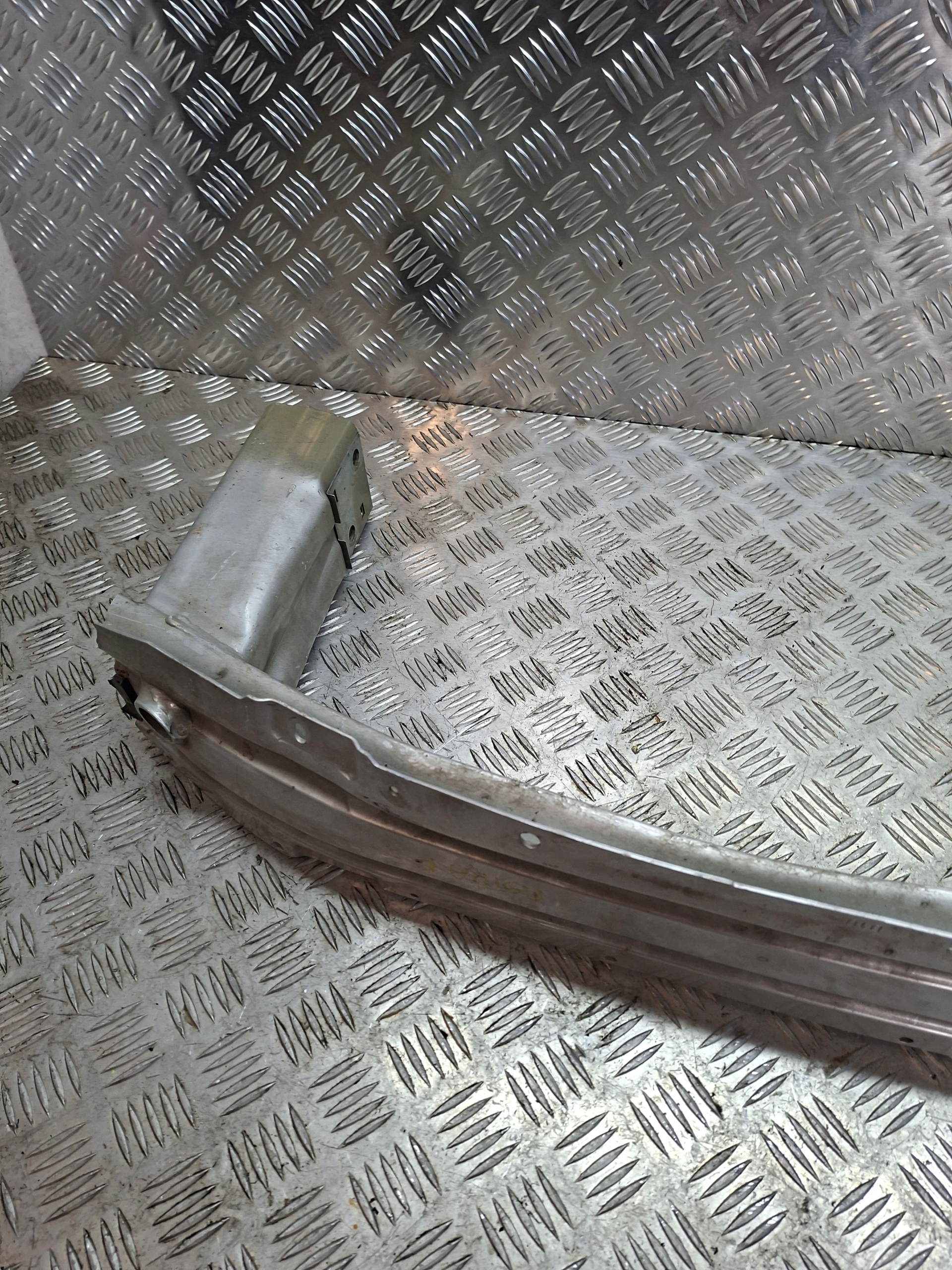 sider pillar of a bumper front OPEL ASTRA K 39160862