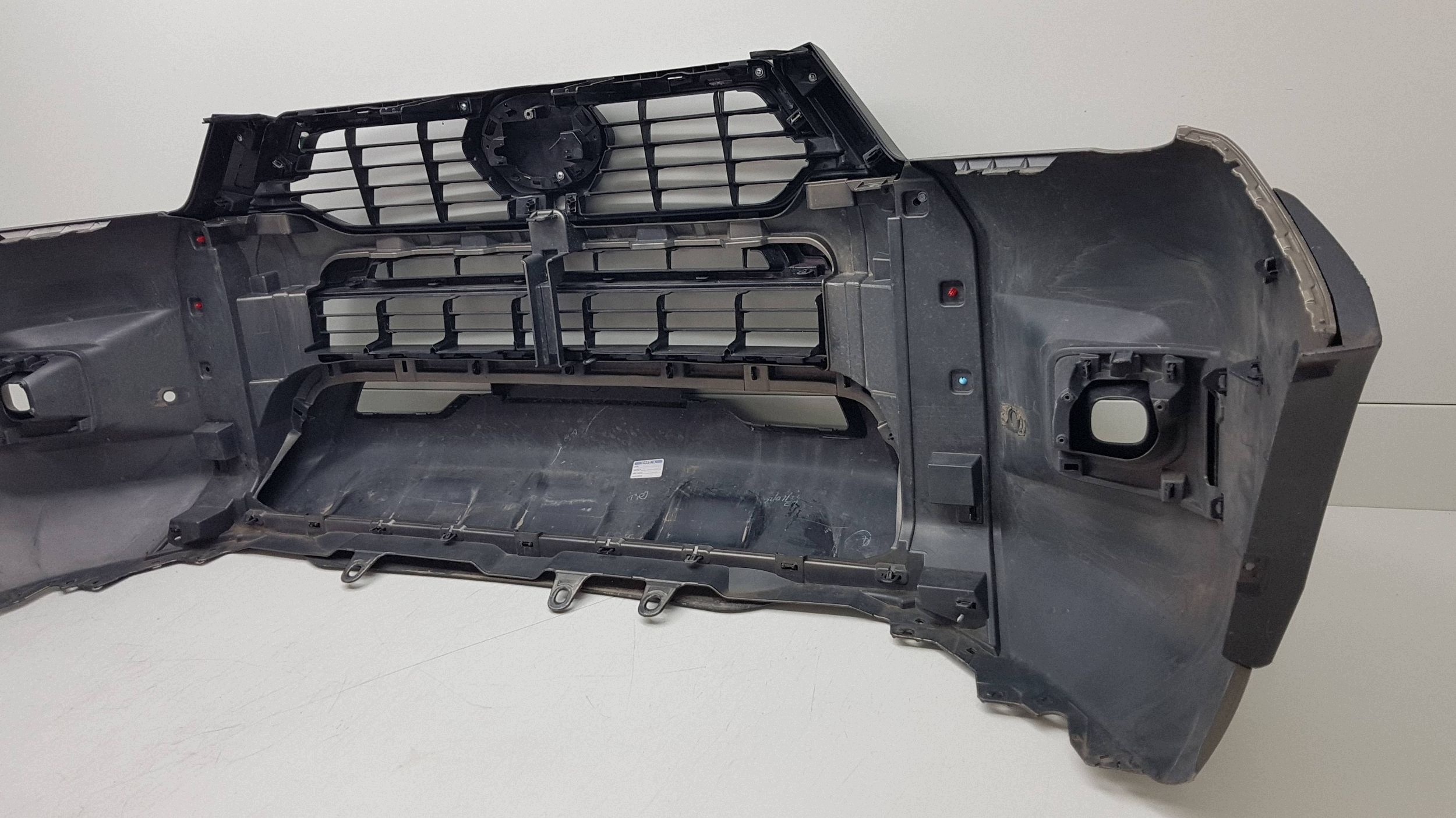 TOYOTA HILUX INVINCIBLE 2020 - bumper front 52119-YP140