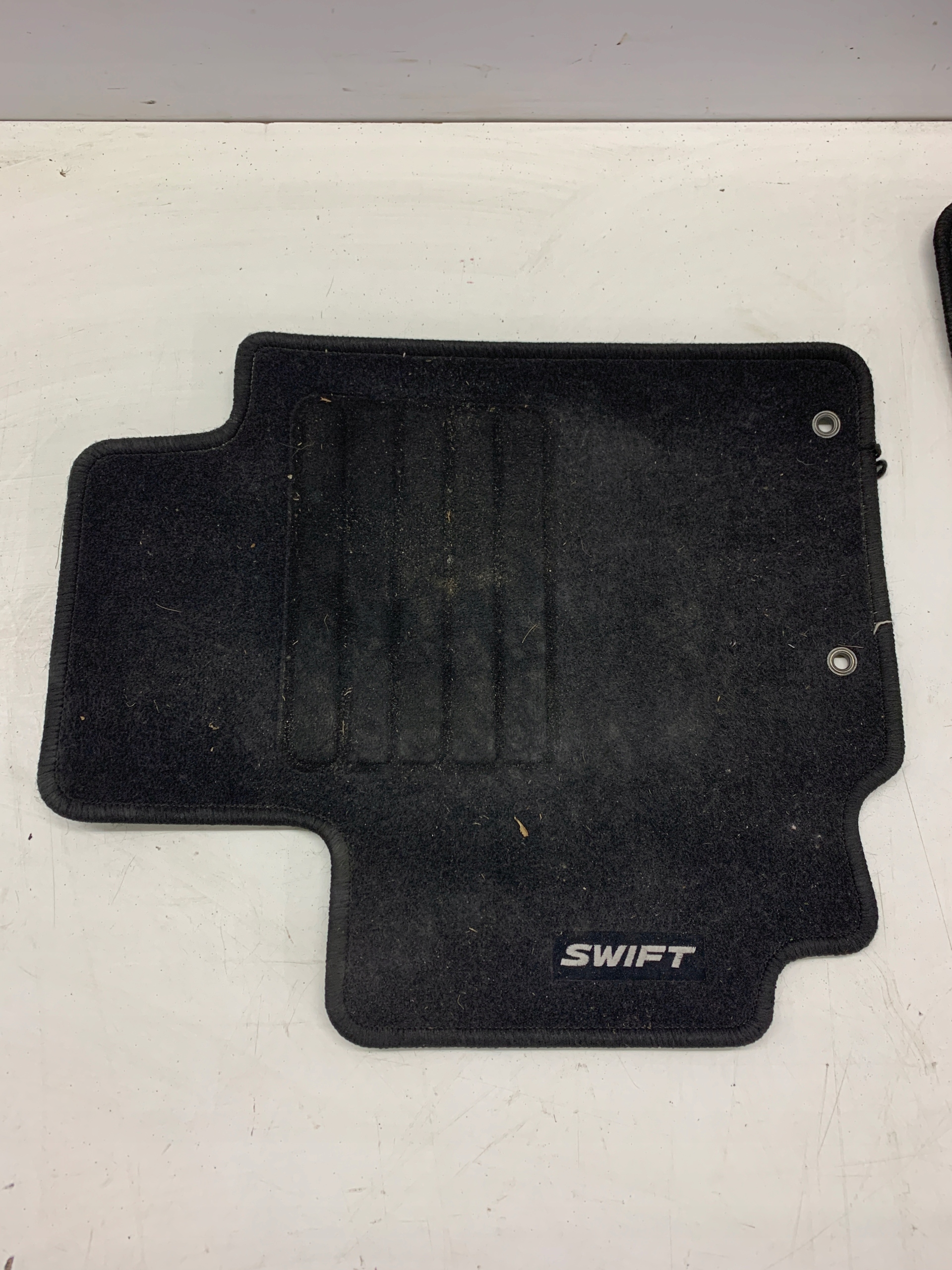 mats WELUROWE SUZUKI SWIFT MK7 (2010-2013) 3D KOMPLET running board