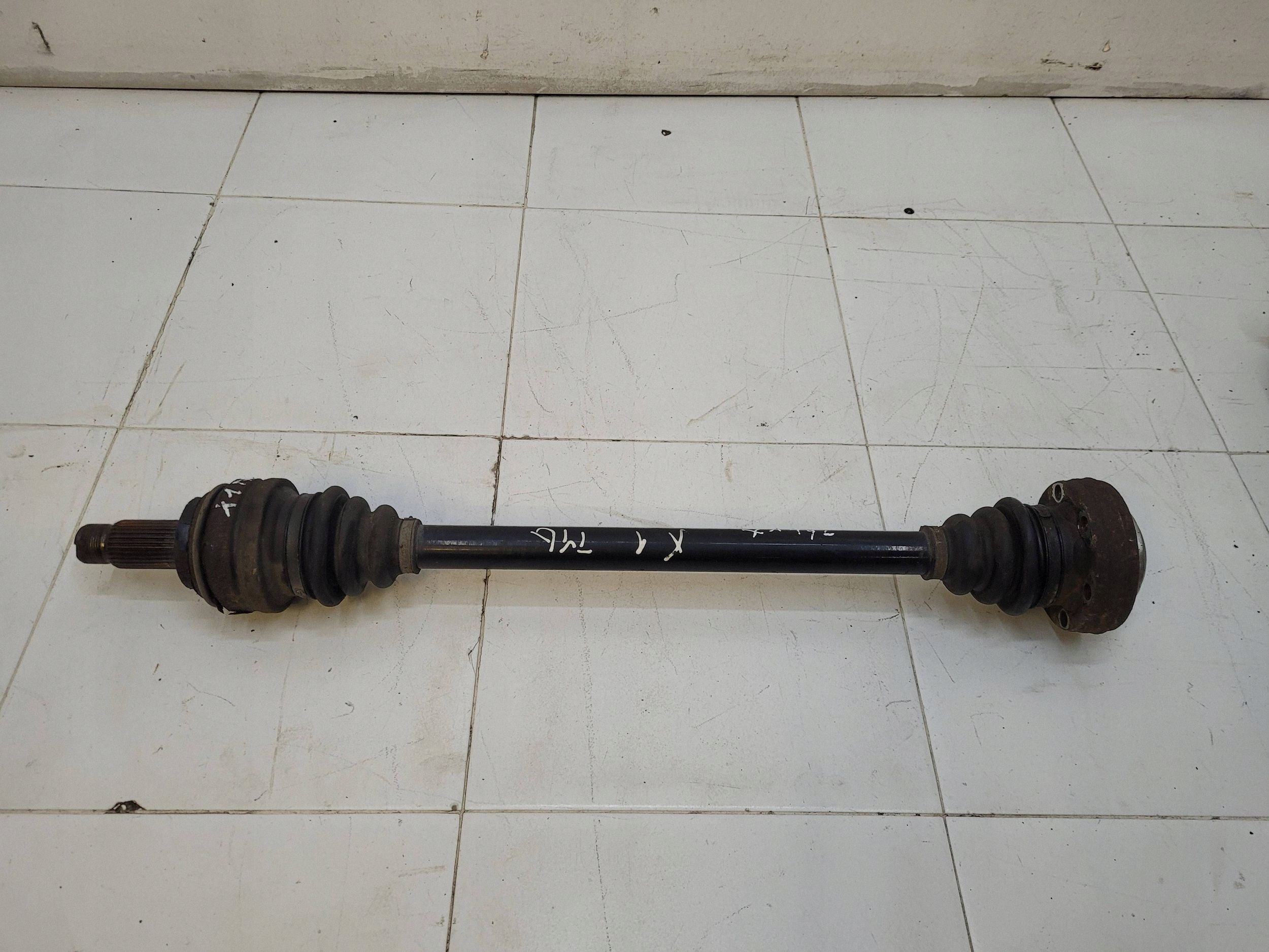 BMW X1 E84 semi-axis left rear part X-DRIVE 2.0 BENZ 20i