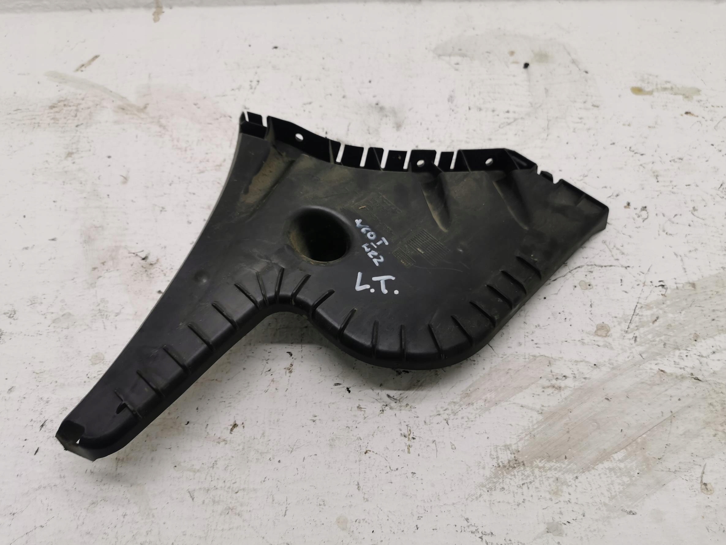 bumper bracket left rear part VOLVO V60 and KOMBI 10-18 31265281