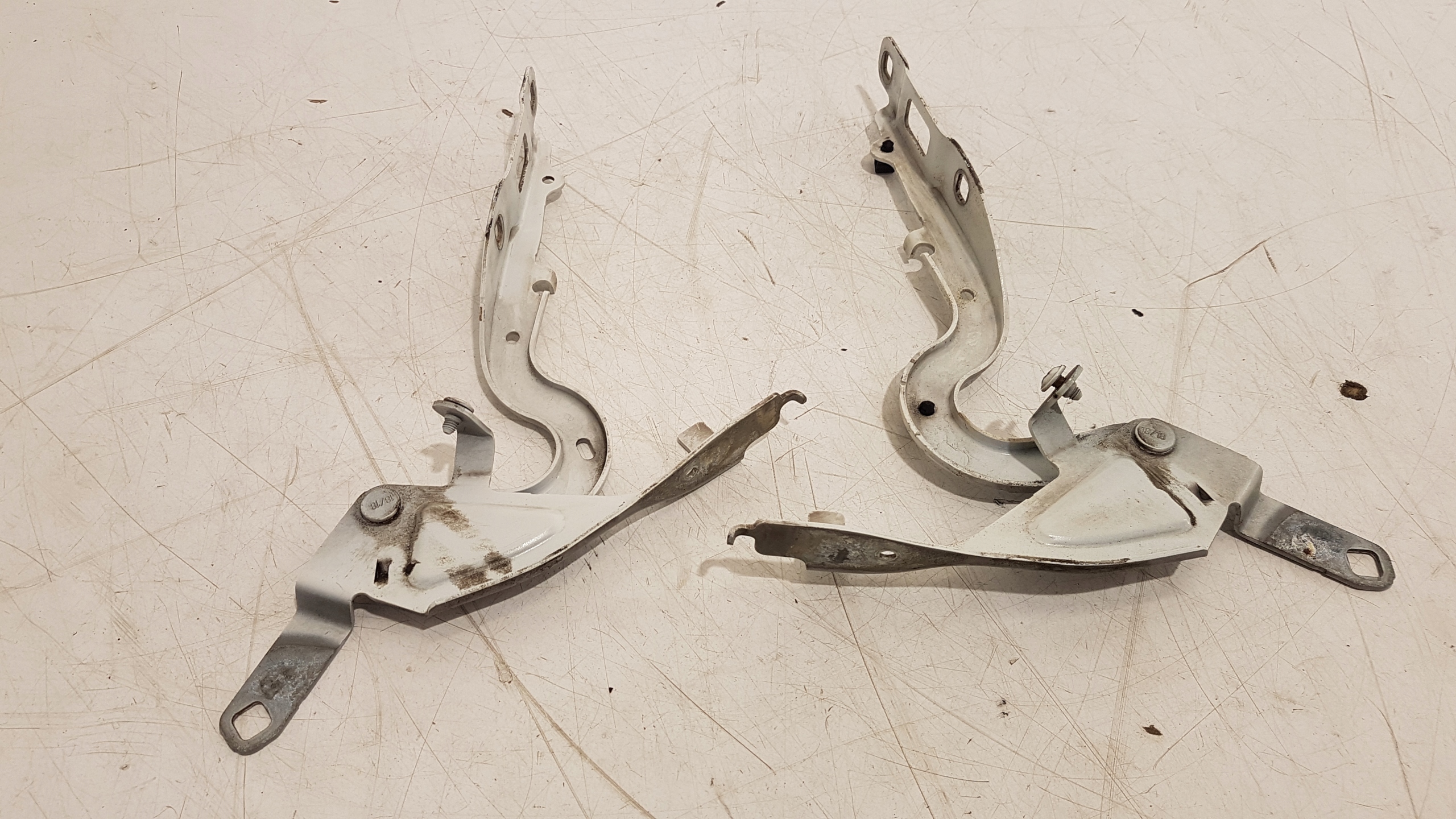 OPEL CORSA F ZAWIAS ZAWIASY MASKI KOMPLET 9823211580 9823211680