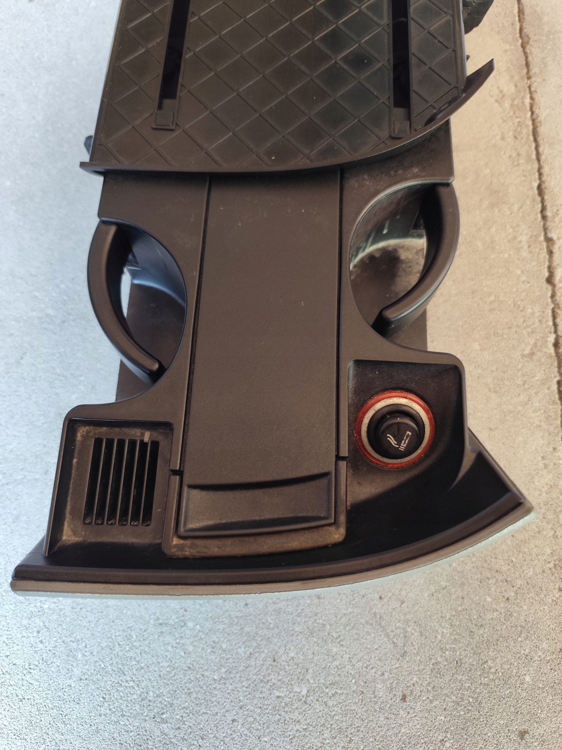 VW T5 MULTIVAN PODWOJNY bracket for KUBKI/ ashtray 7H5858601G