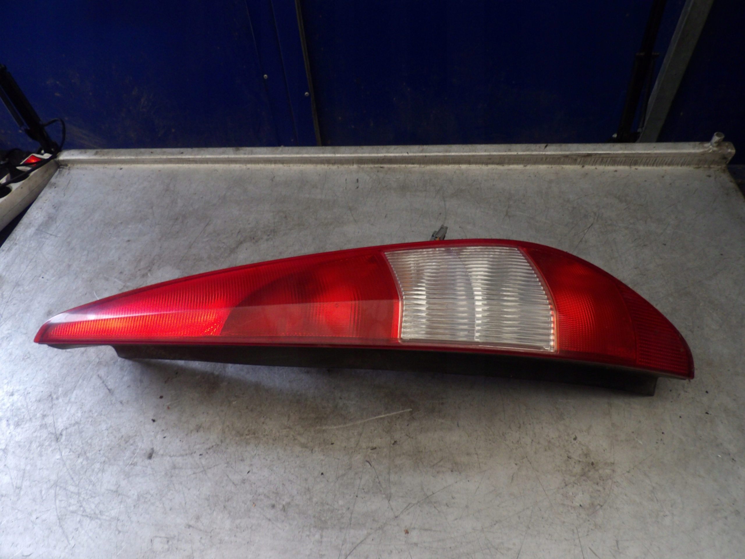 light rear right Ford Mondeo MK3 lift kombi
