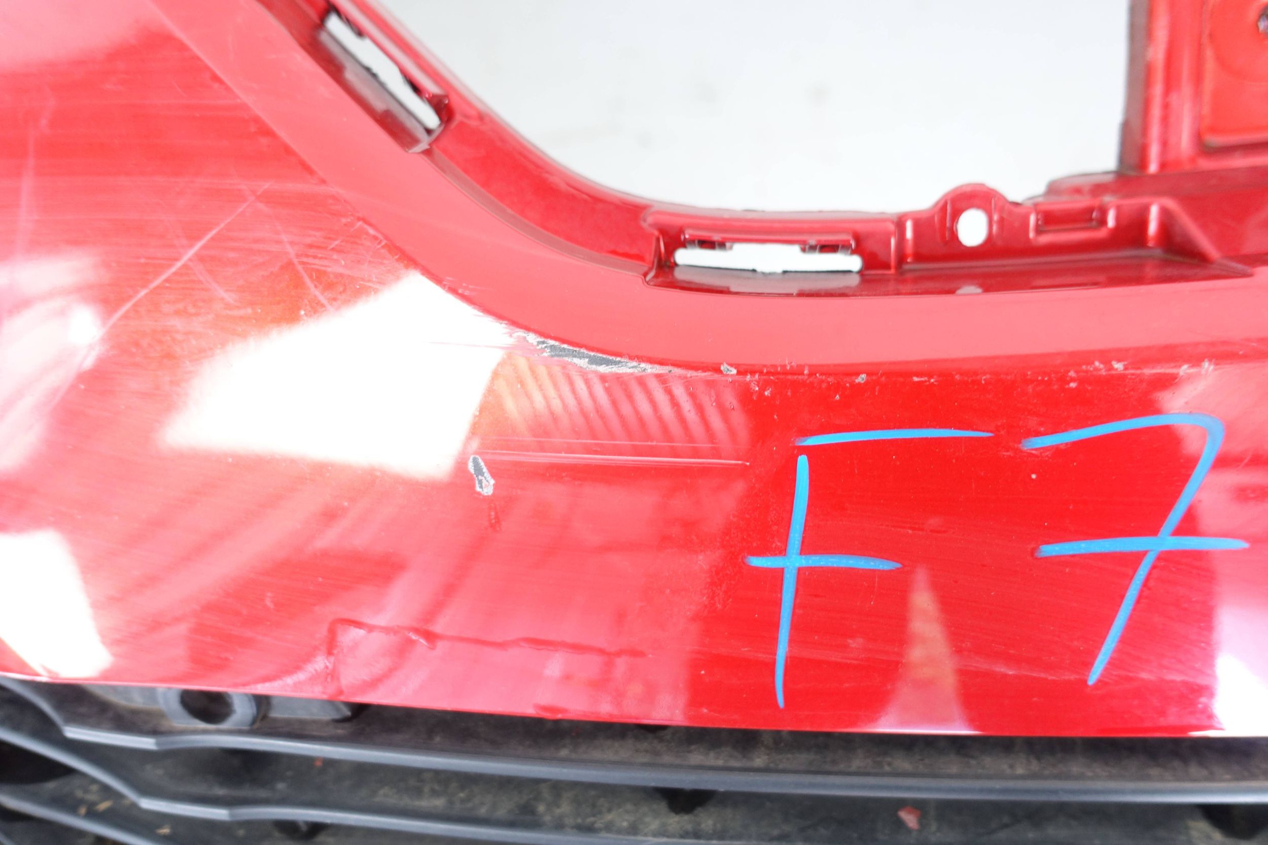 RENAULT KADJAR 2015- ZDERZAK PRZÓD PRZEDNI 620220343R Kolor bordowy