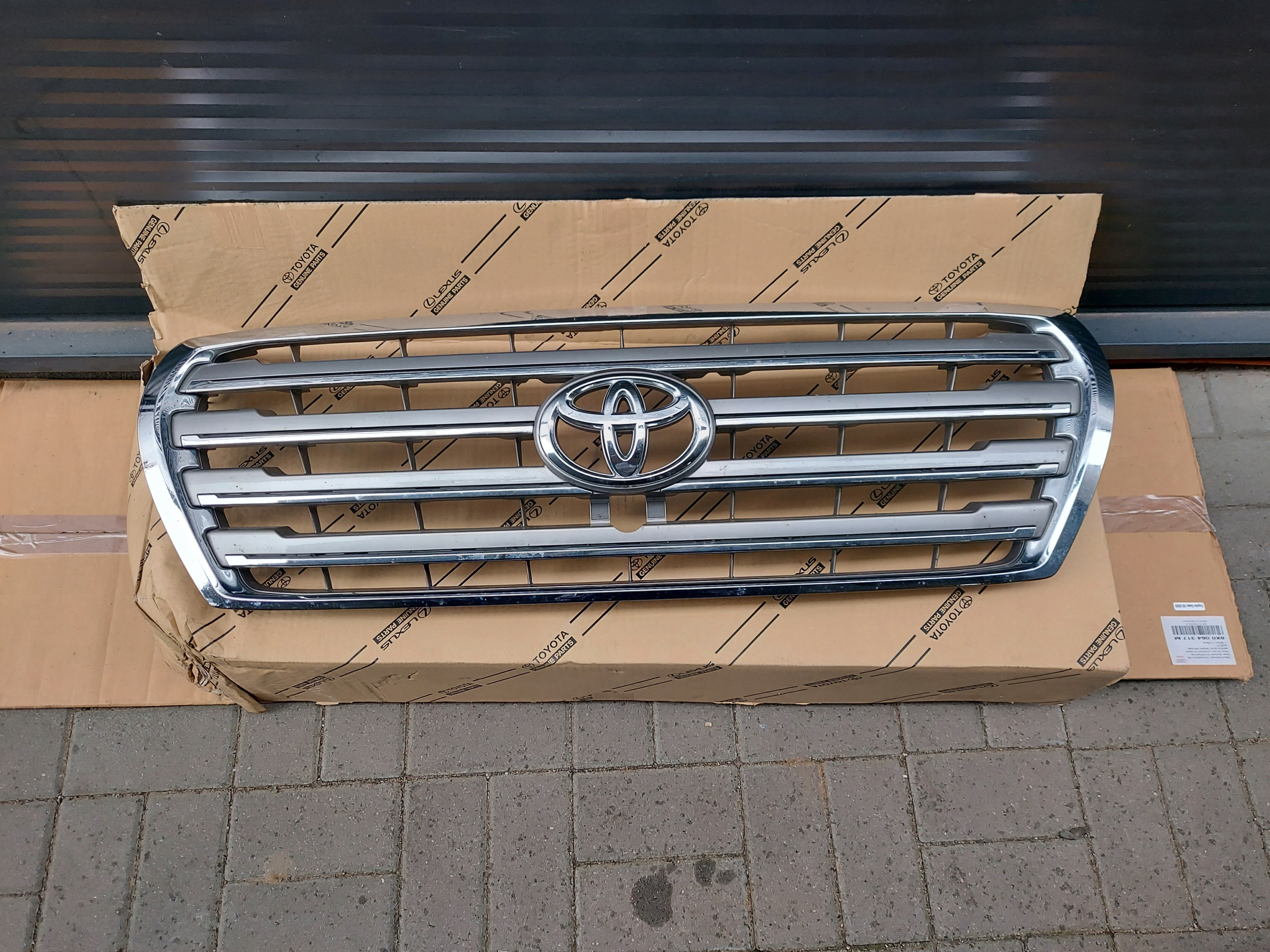 Toyota Land Cruiser J8/J10/J20 J20 Kühlergrill FRONTGRILL 53114601406 - Thumbnail 1