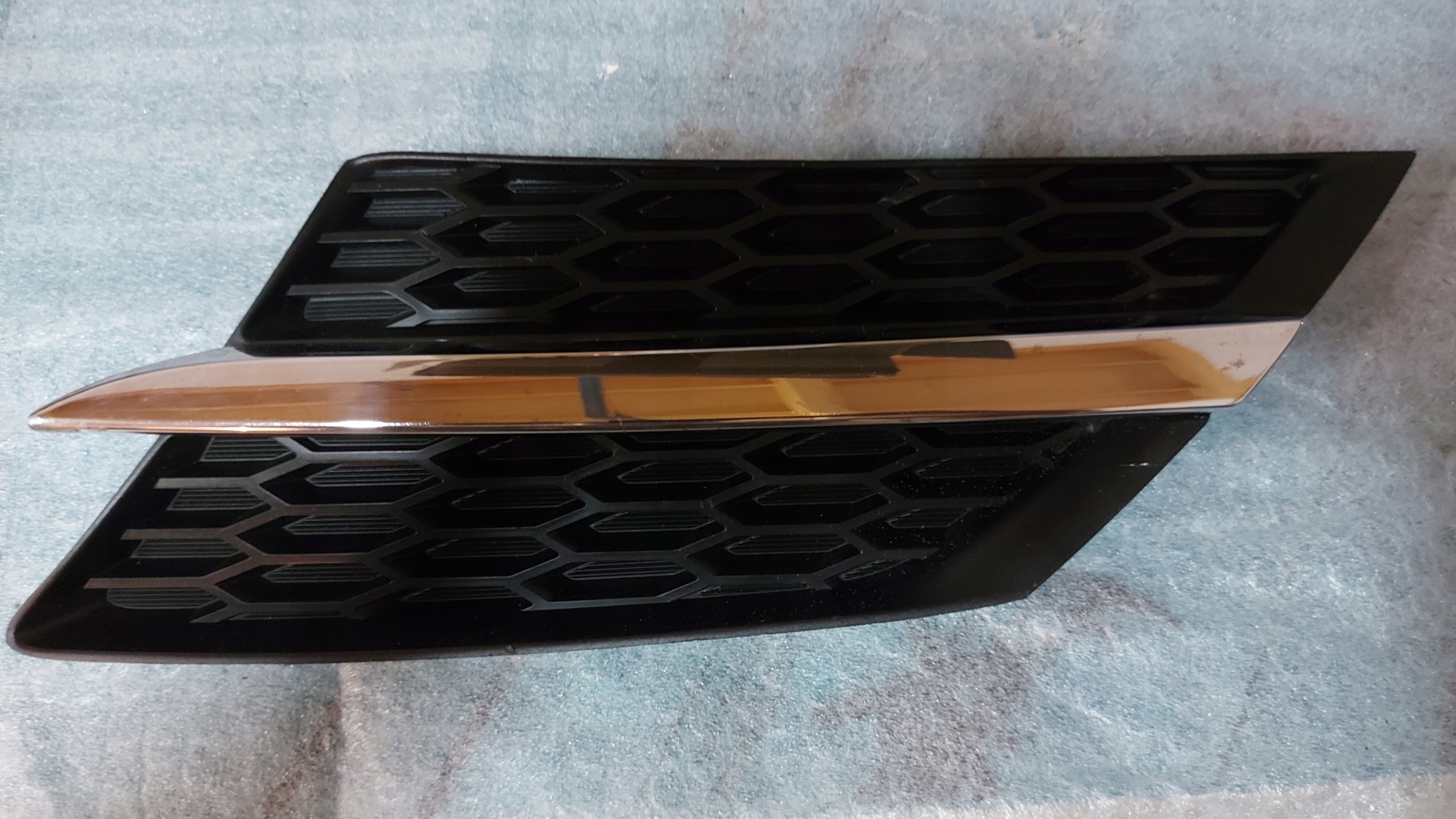 grid of a bumper left front TOYOTA RAV4 IV 12-15