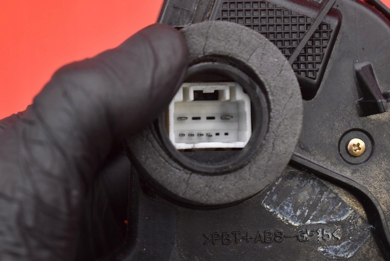 lock door left front front EU TOYOTA COROLLA VERSO 2 II 01-06