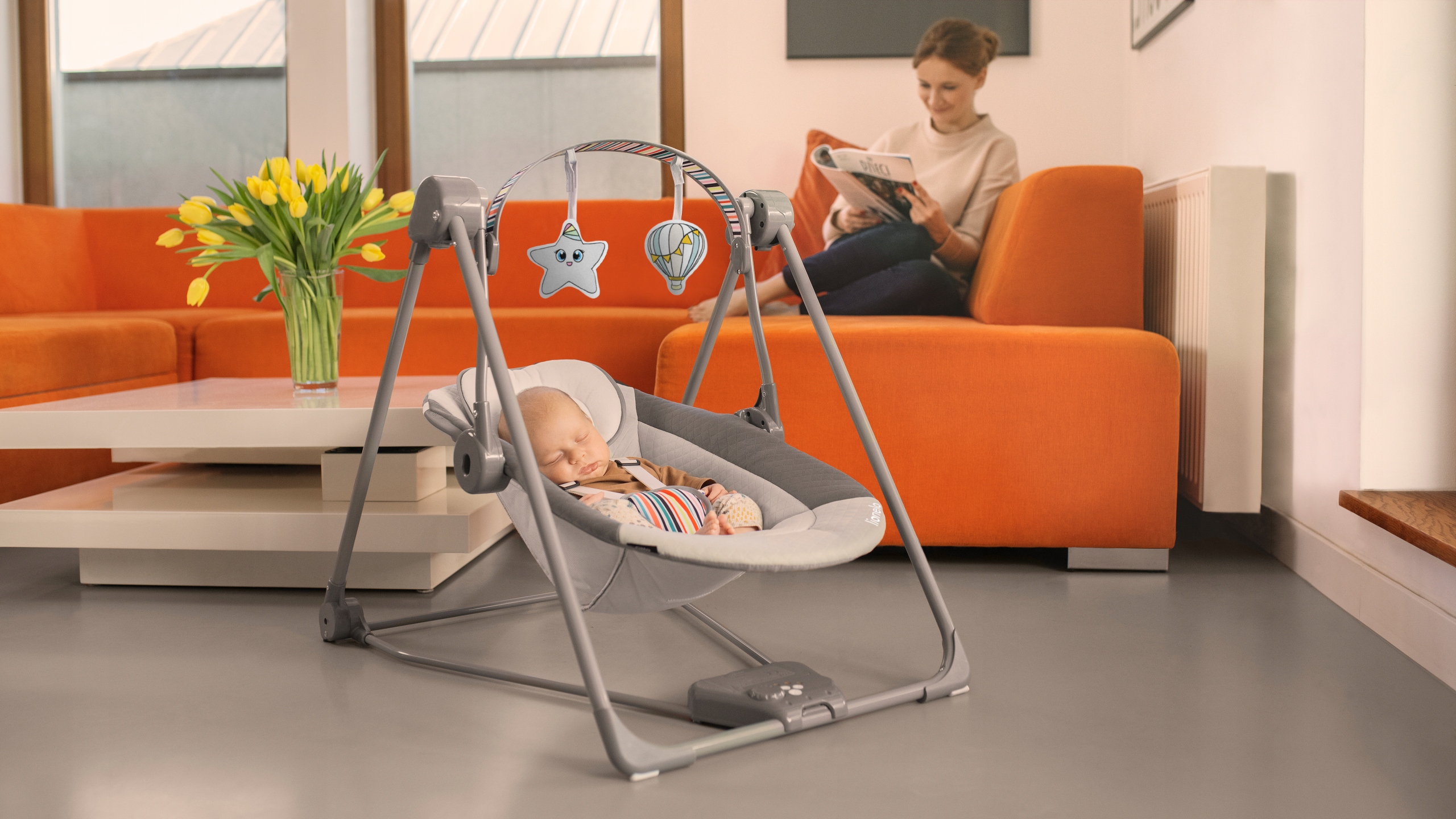 LEŻACZEK BUJACZEK ELEKTRYCZNY 2W1 HUŚTAWKA KOŁYSKA LIONELO OTTO Z ZABAWKAMI Wysokość produktu 69 cm