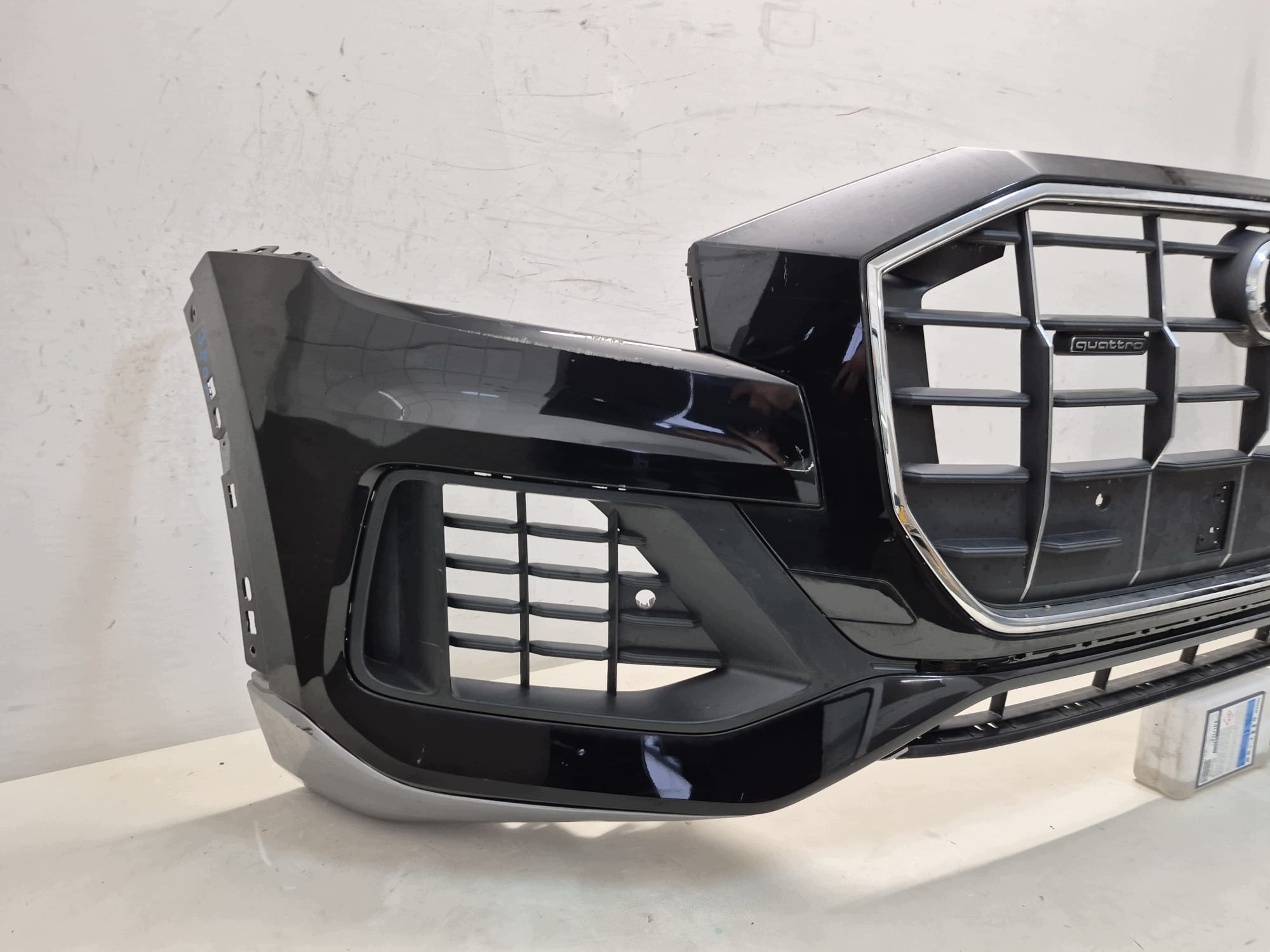 AUDI Q8 4M8 ZWYKLY 18- bumper front front grill grid PDC 4M8807437A