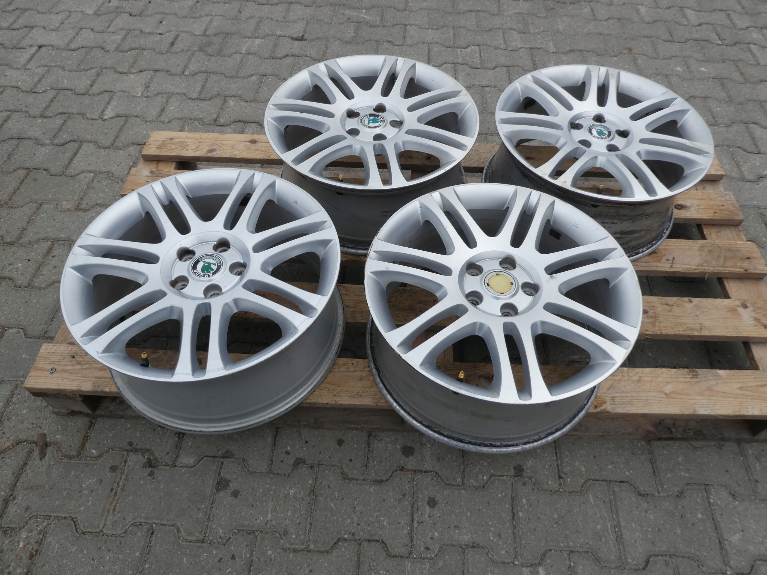 4X discs aluminium disc 3T0601025E SKODA 5X112