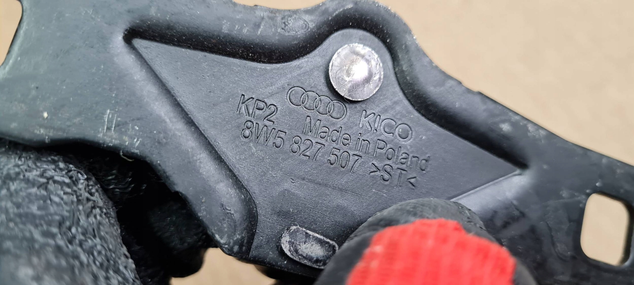A4 B9 8W RYGIEL lock bonnet boot rear part 8W5827507 A5 8W