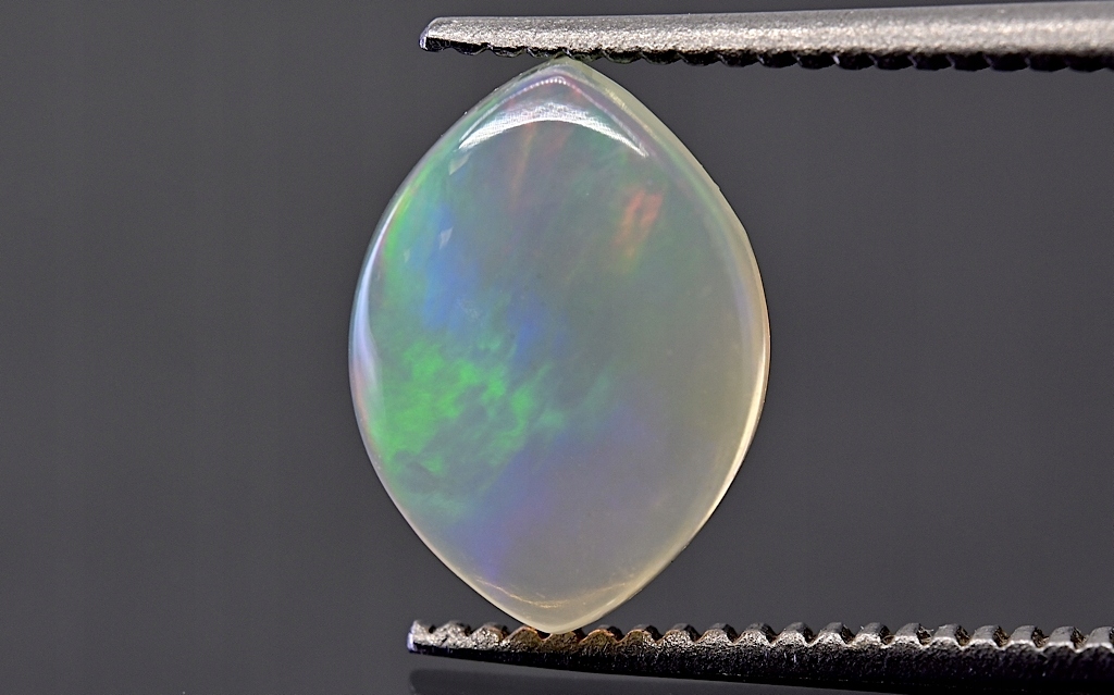 Opál z Etiopie kabošon markýza 9,5x7 mm