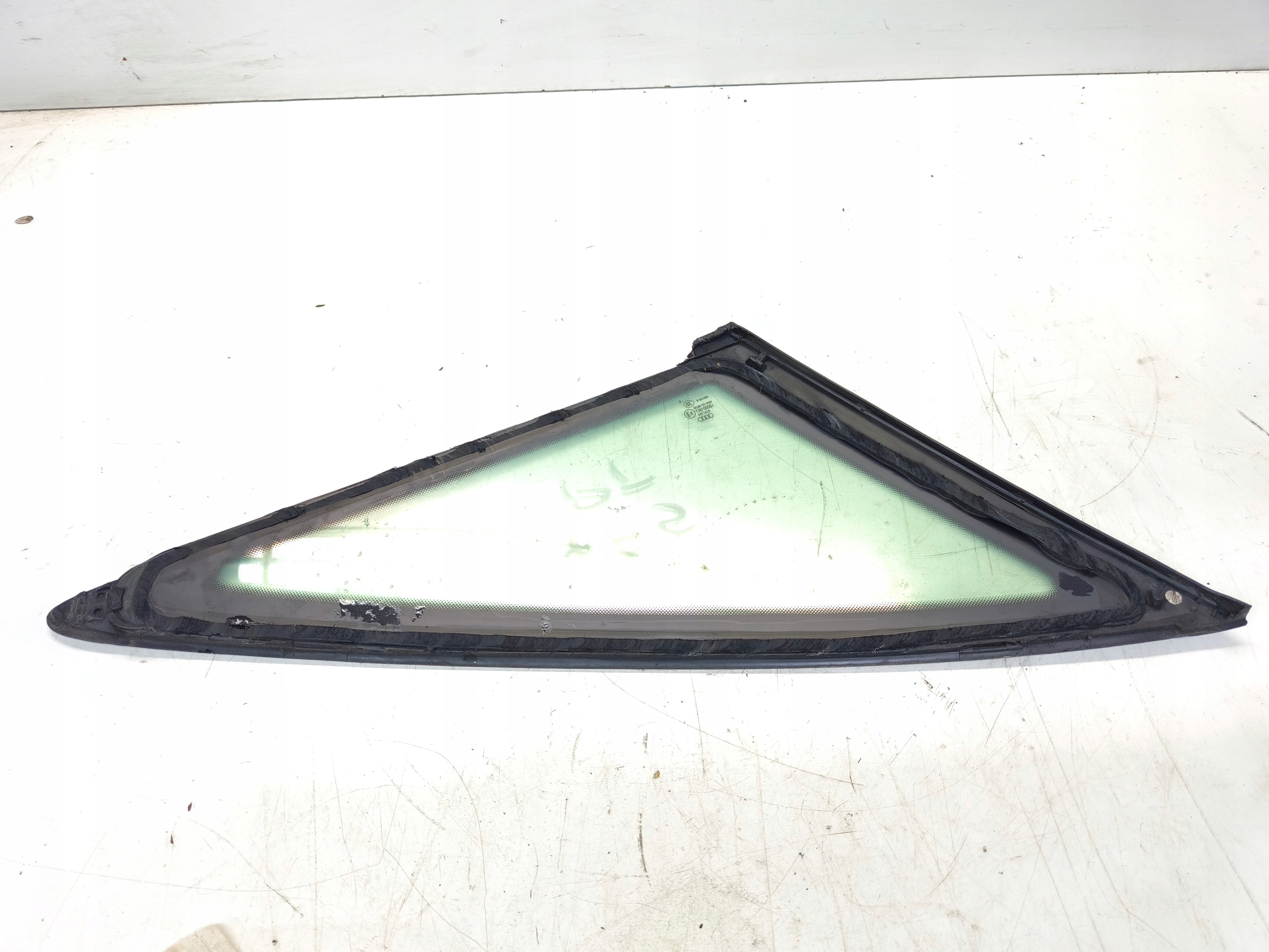 window bodywork right rear part below LISTWE CHROM AUDI A6 C6 4F5 sedan 2006R