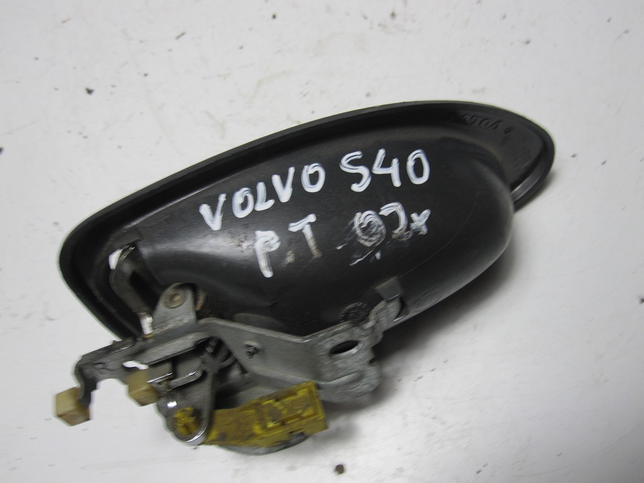 ручка двери задняя правая volvo S40 02R
