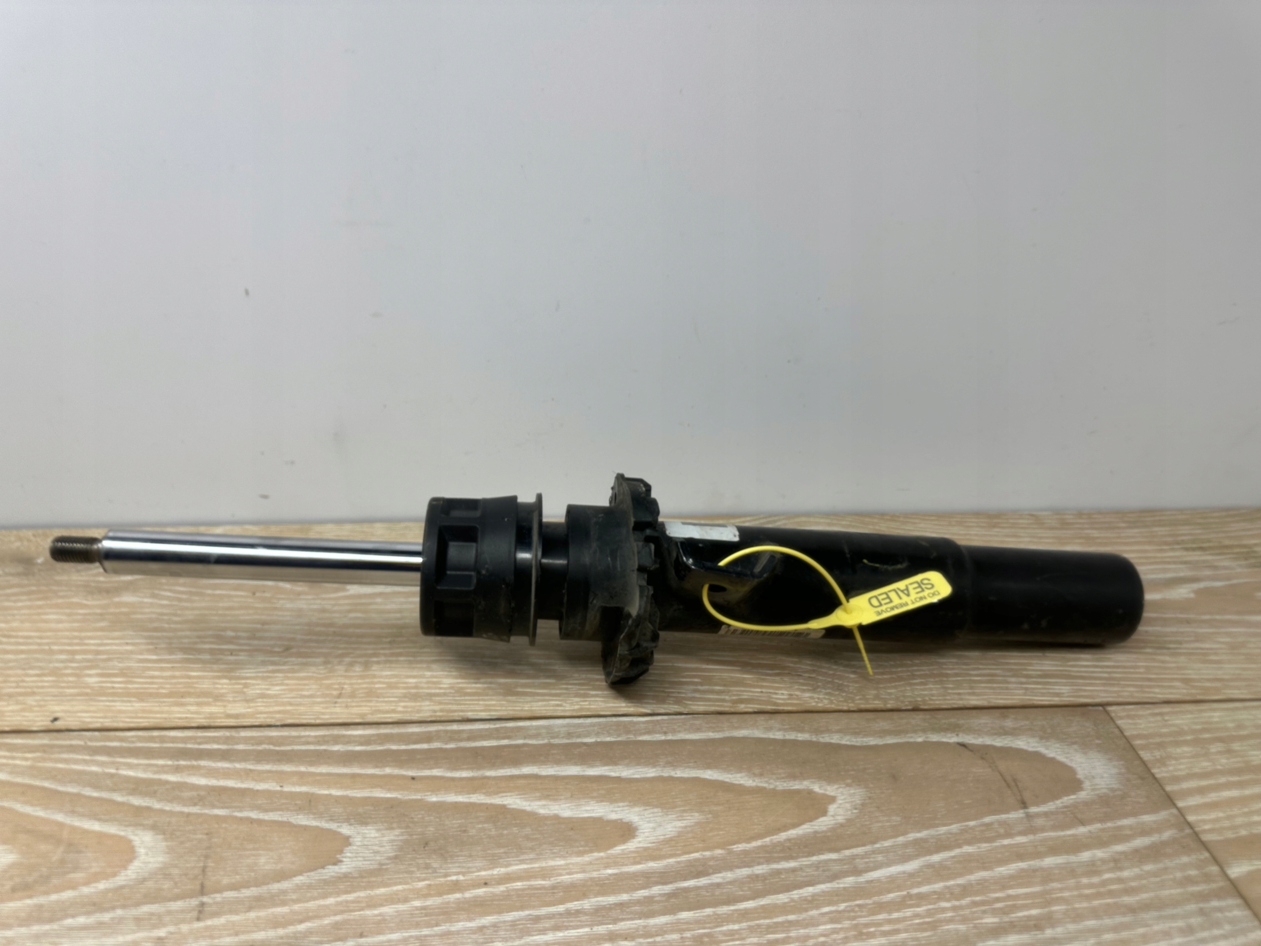 BMW I01 shock absorber 6880097
