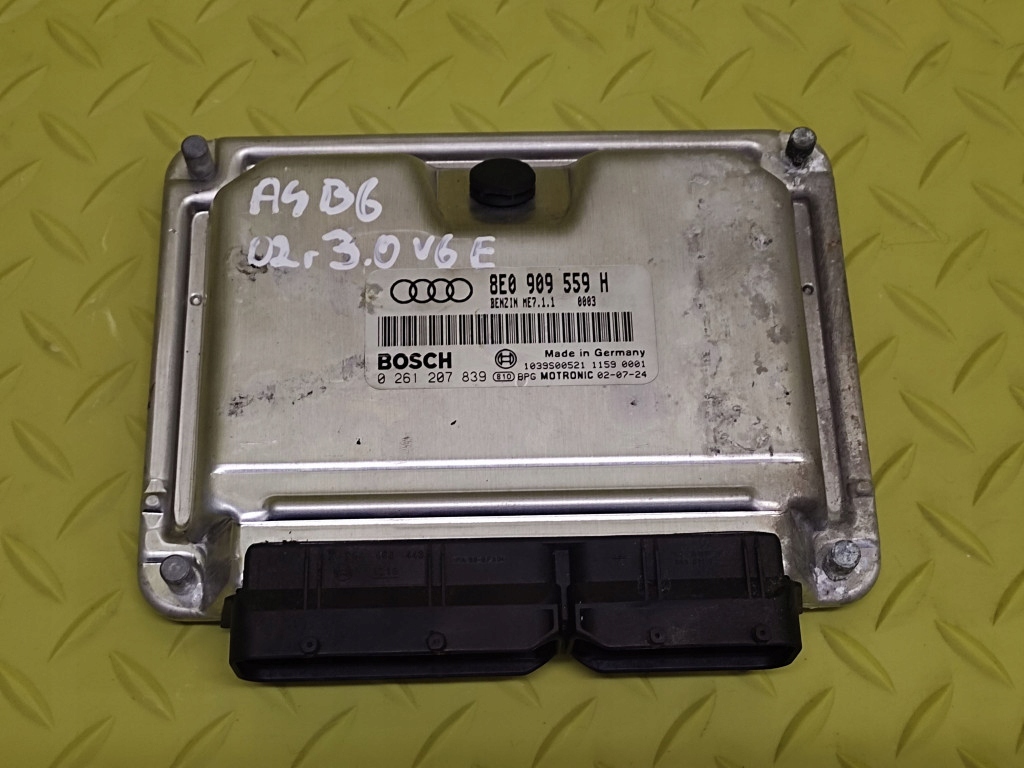 AUDI A4 B6 3.0 V6 Centralina Motore 0261207839