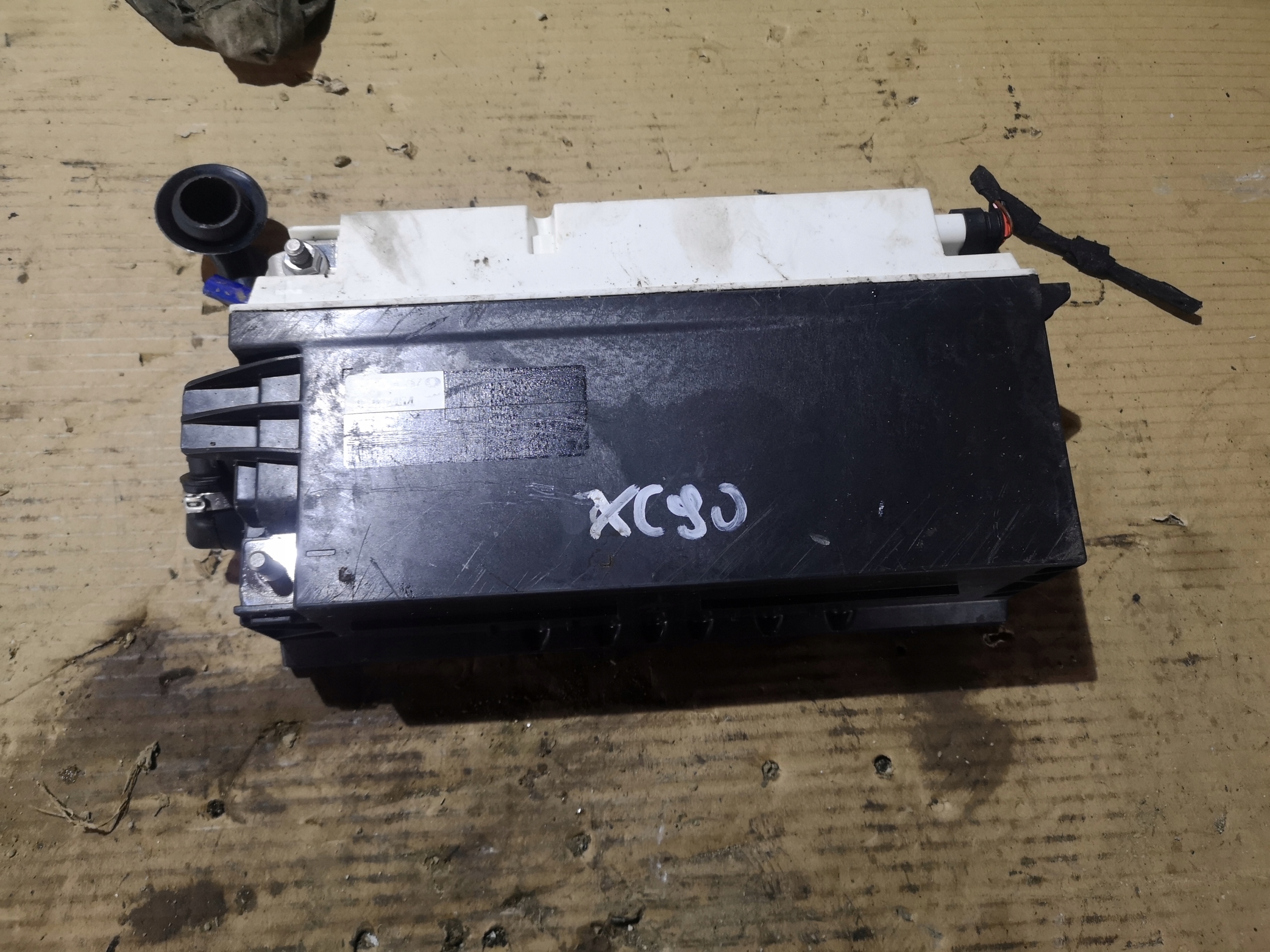 АККУМУЛЯТОР MILD HYBRID 32300454 VOLVO