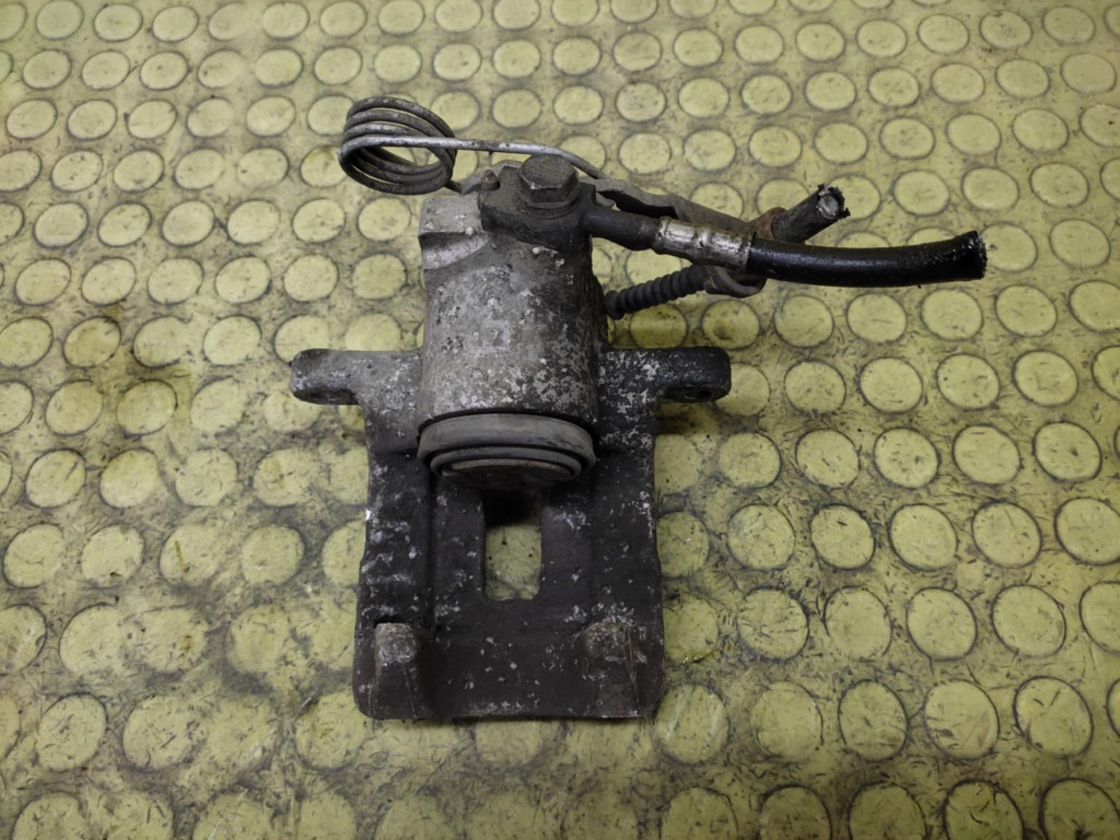 VW PASSAT B5 1.9 TDI bremssattel bremse sattel brems- links heck