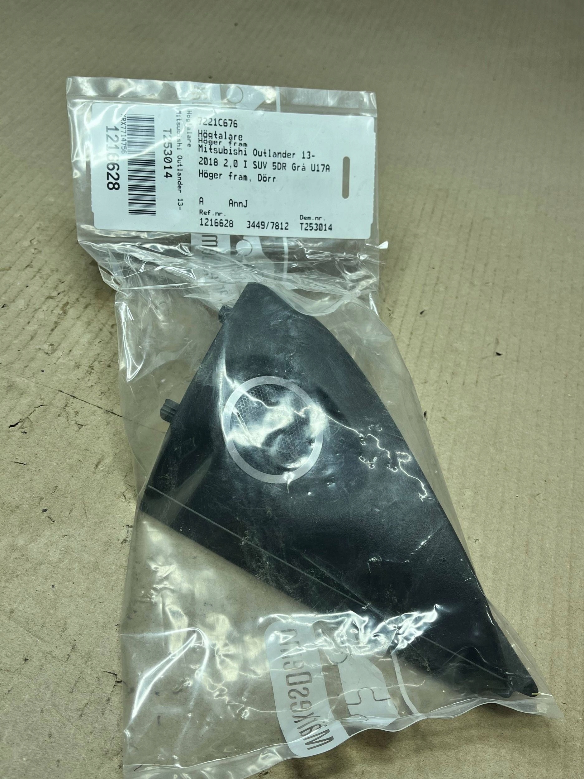 speaker centralny Mitsubishi Outlander 7221C676