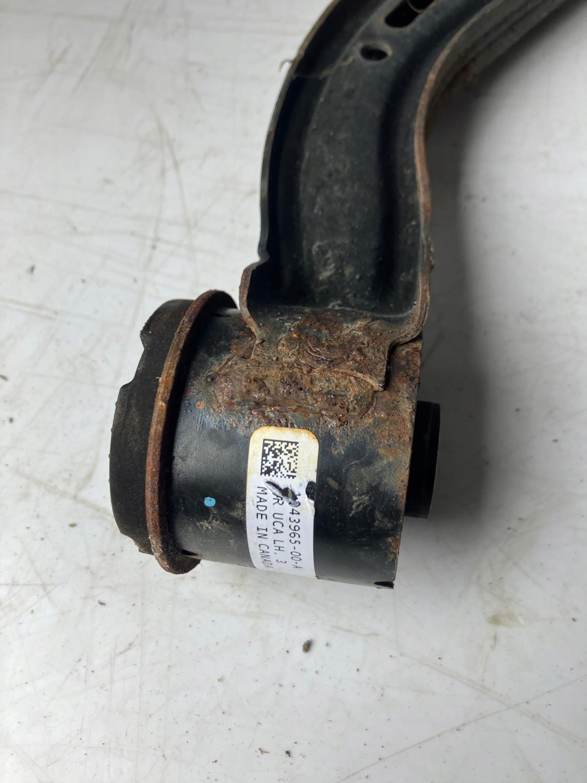 arm left front upper TESLA MODEL S 1043965-00