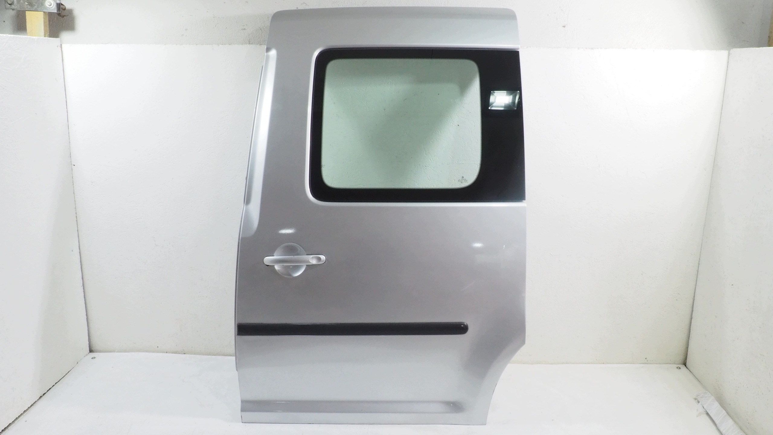 VW Caddy III 10-15 door left rear part sliding 2K5843207