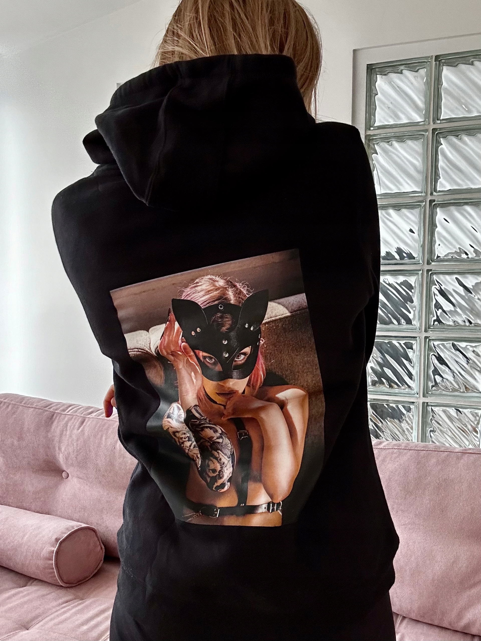 Mikina s kapucí, sexy potiskem, černá, pohodlná, velikost M